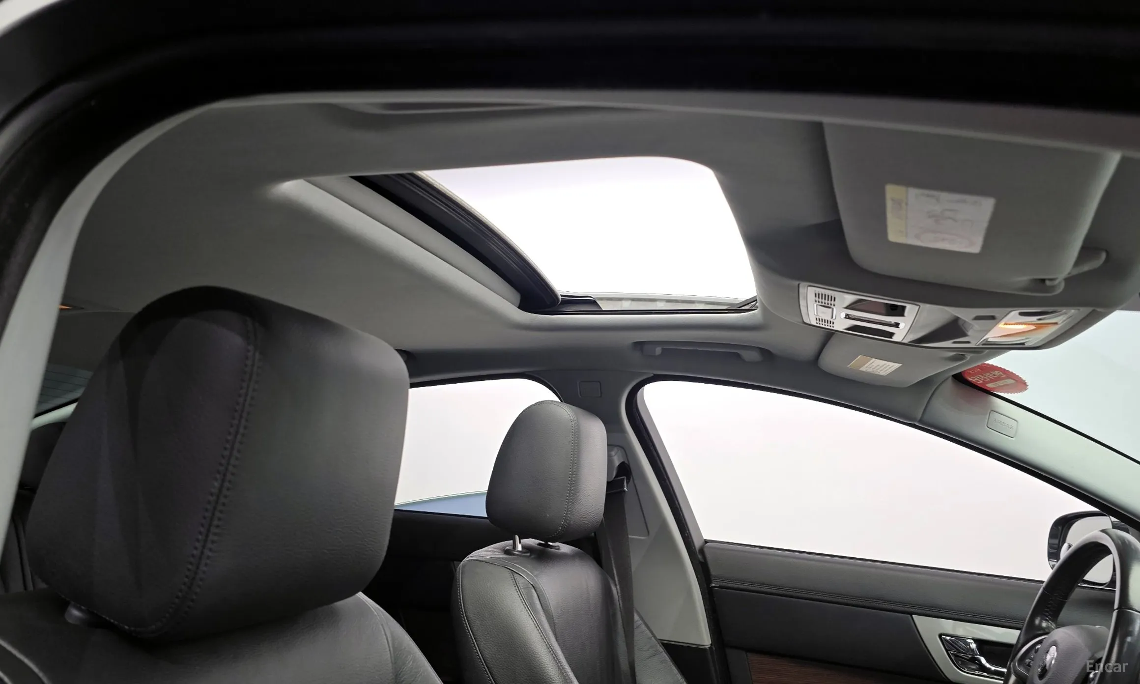 Jaguar New XF превью 20