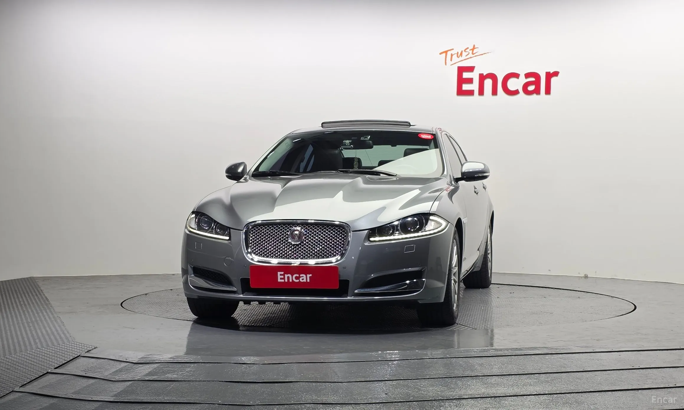 Jaguar New XF превью 3