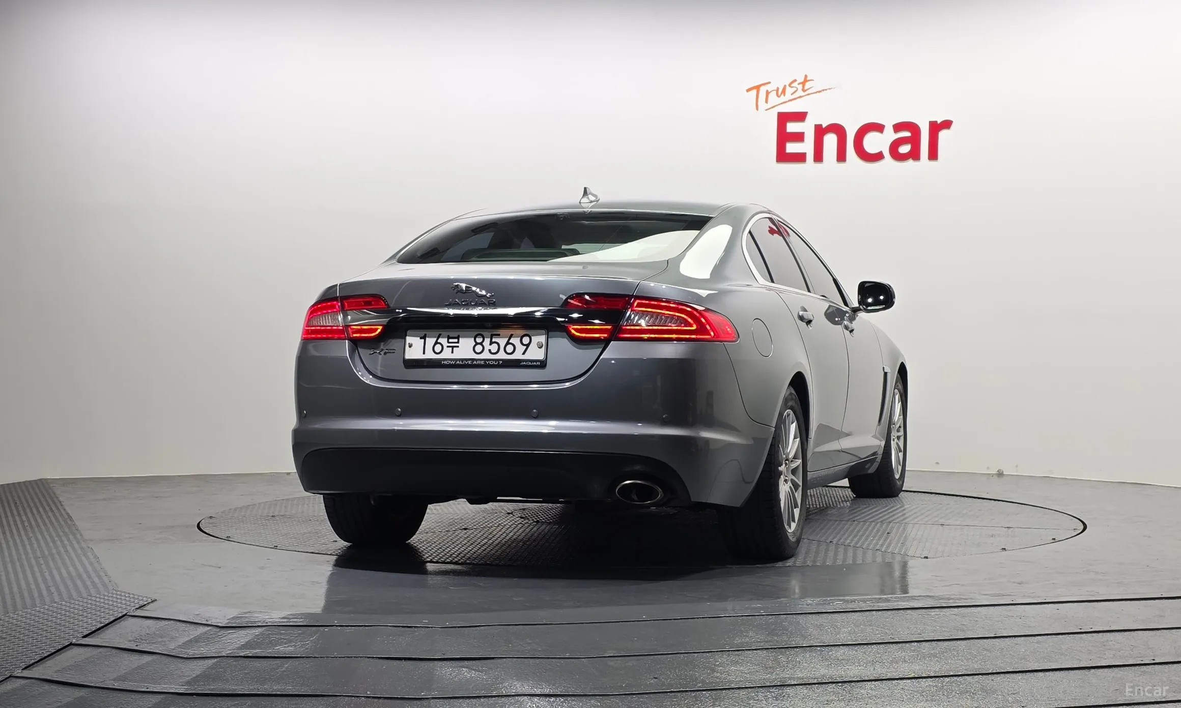 Jaguar New XF превью 4