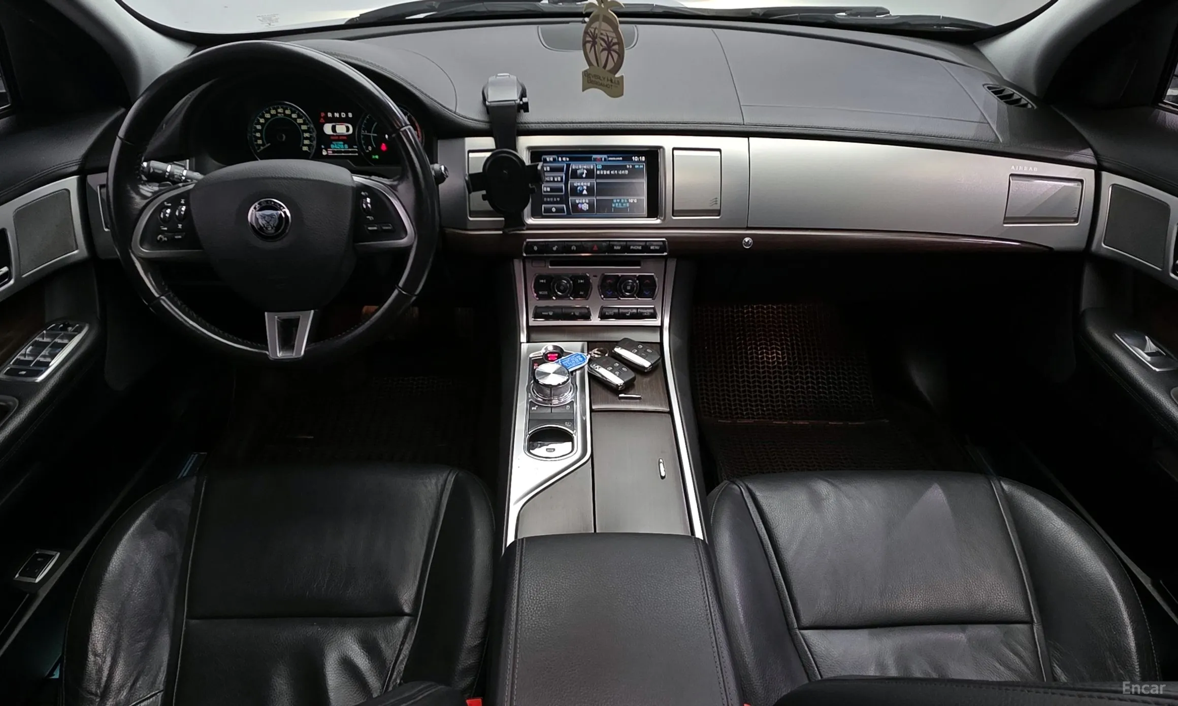Jaguar New XF превью 7