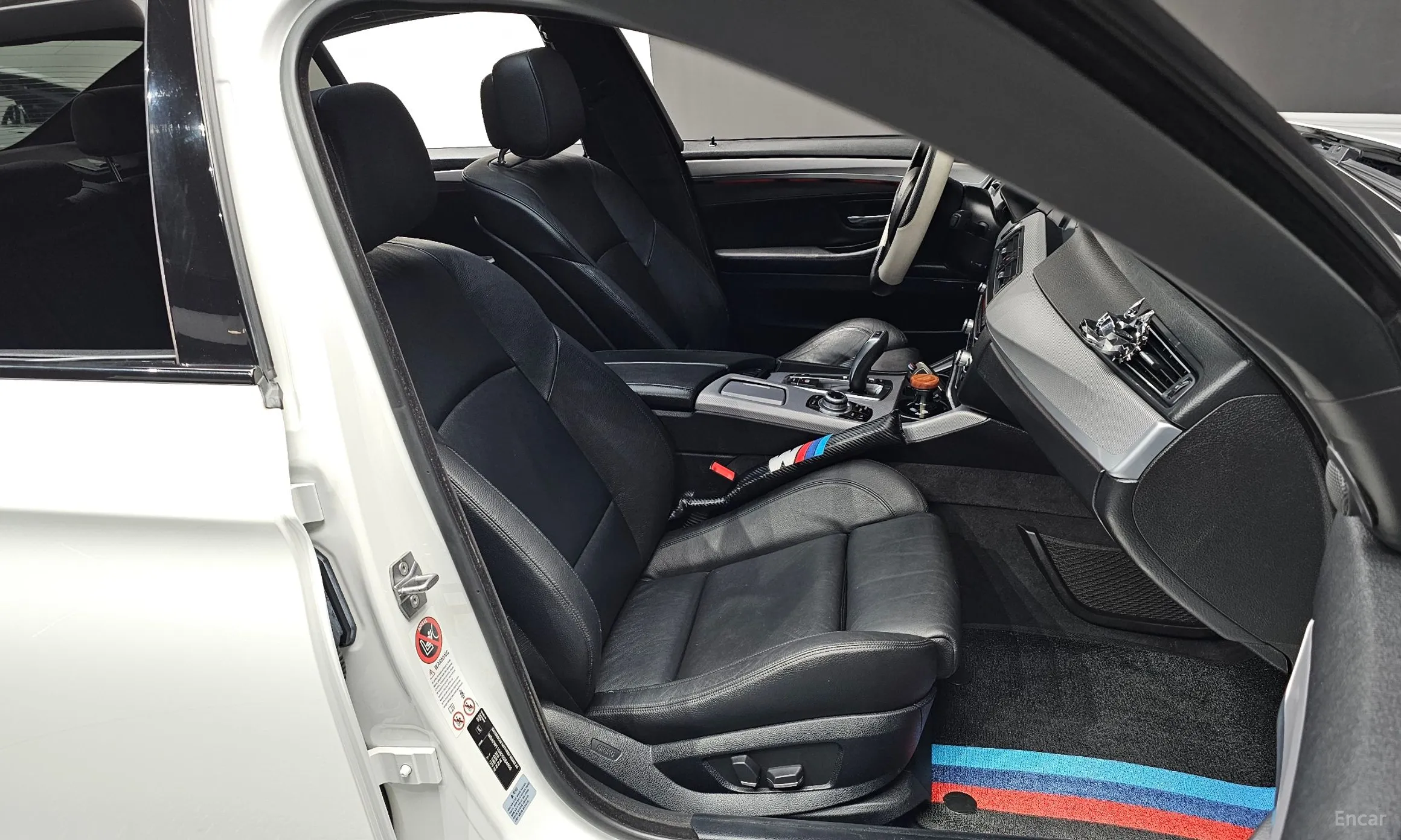 BMW 5 Series (F10) превью 10