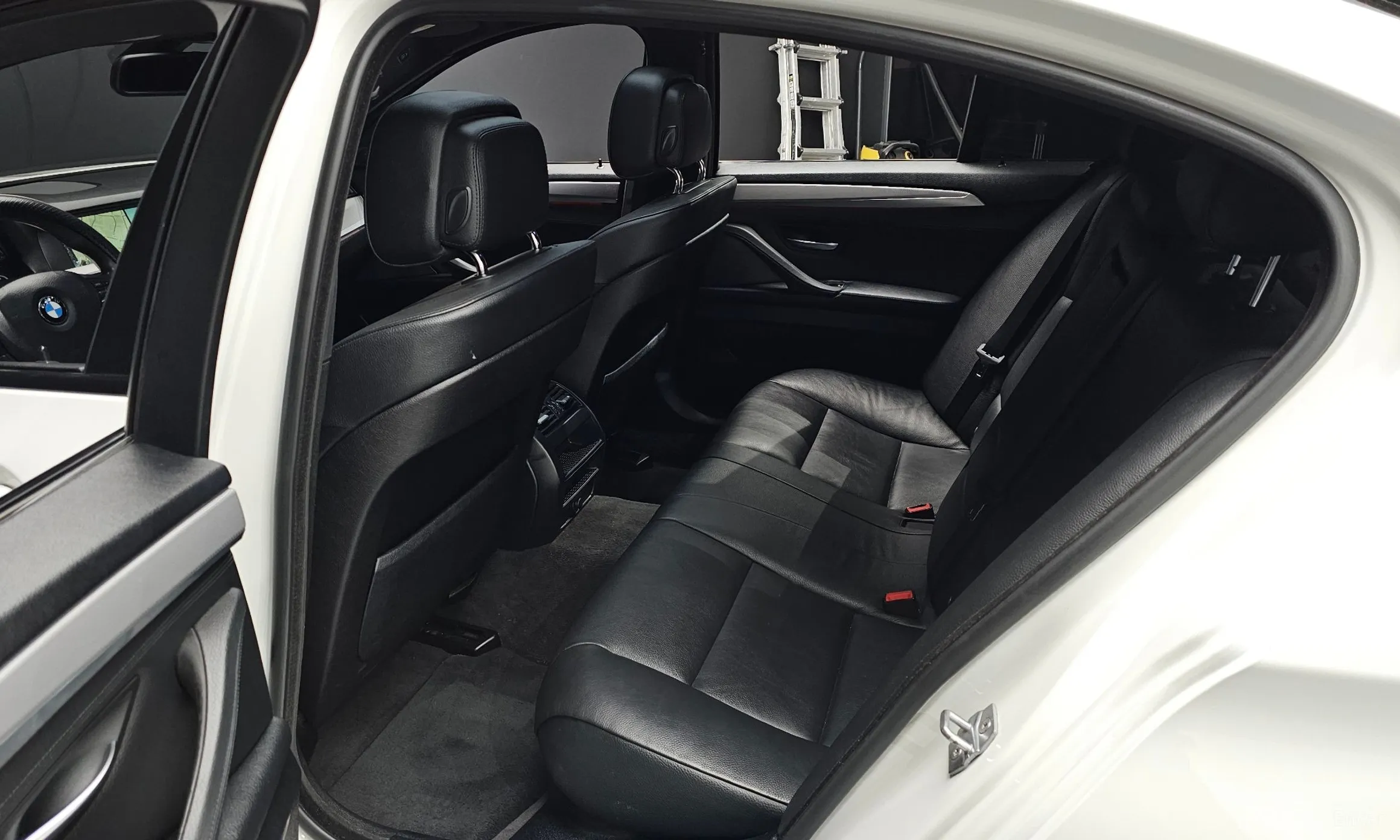 BMW 5 Series (F10) превью 12