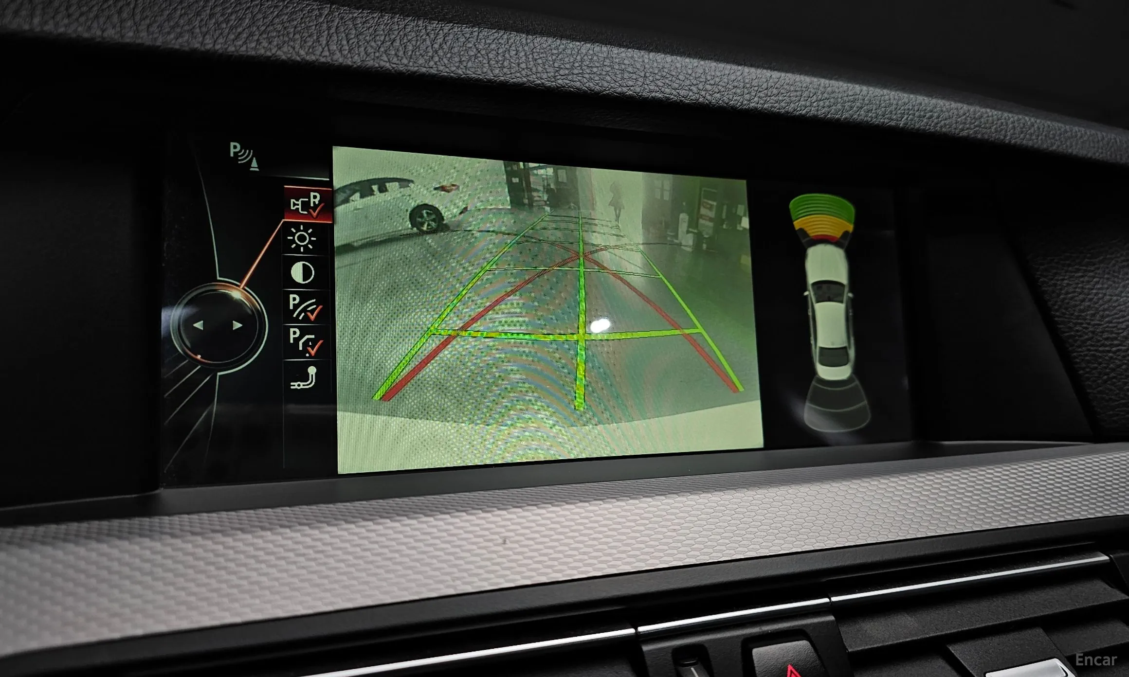 BMW 5 Series (F10) превью 15