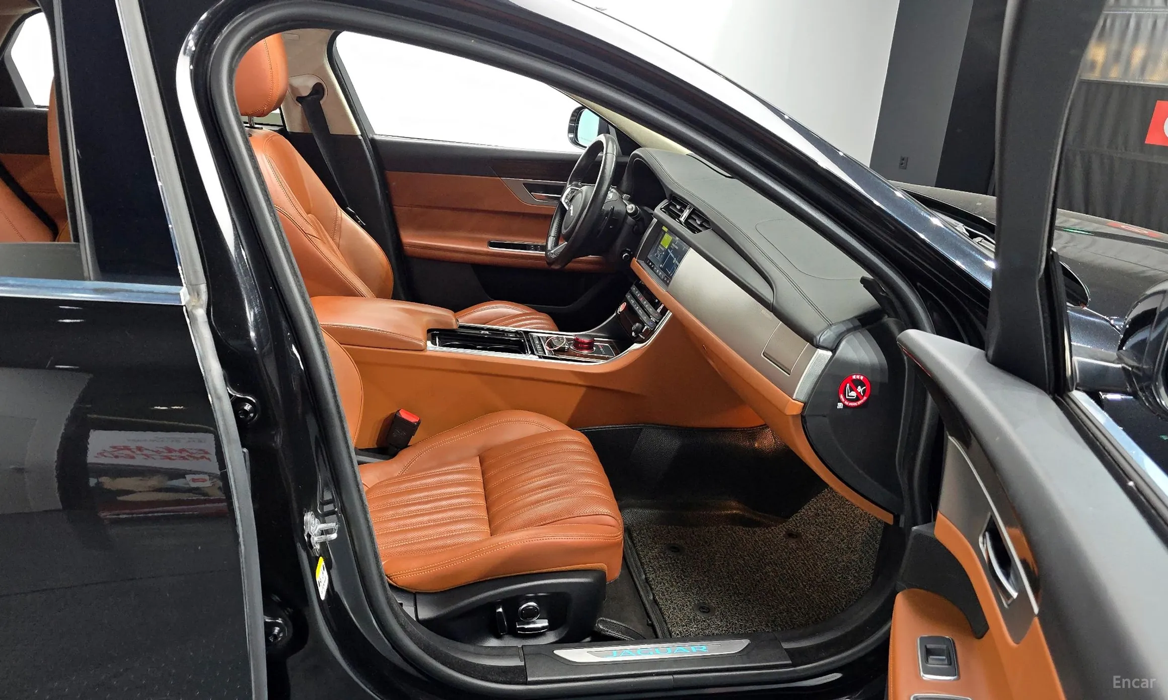 Jaguar XF (x260) превью 10