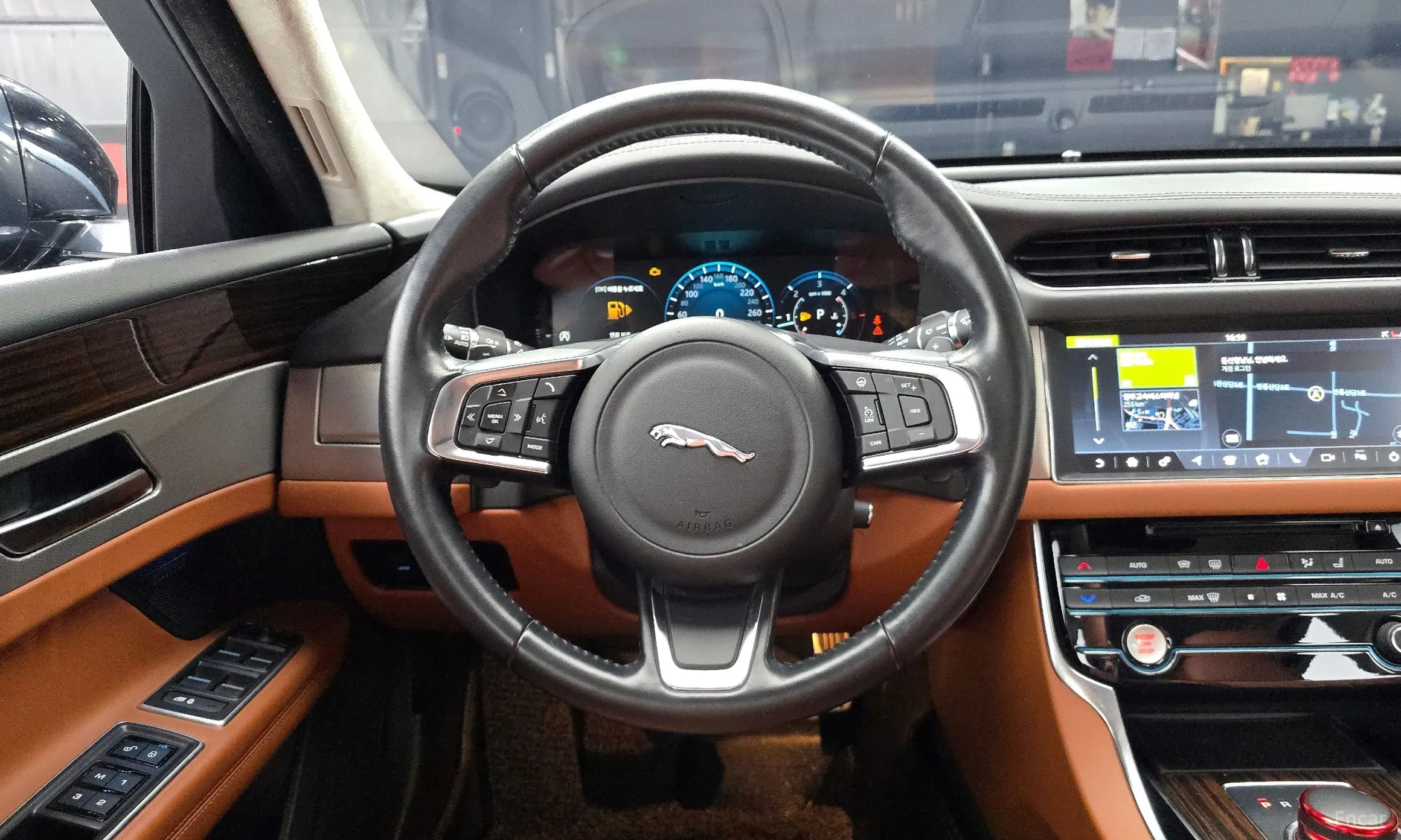 Jaguar XF (x260) превью 13