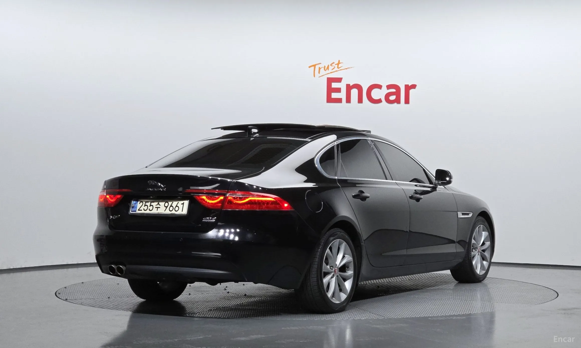 Jaguar XF (x260)