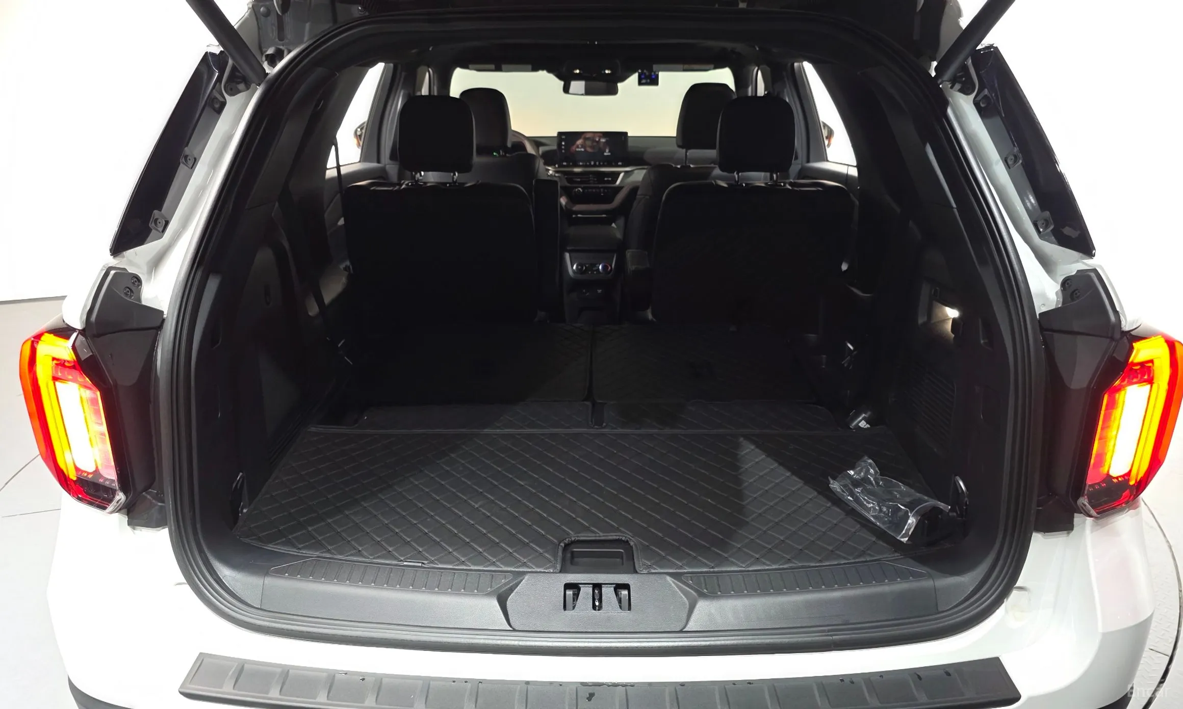 Ford Explorer 6th Generation превью 20
