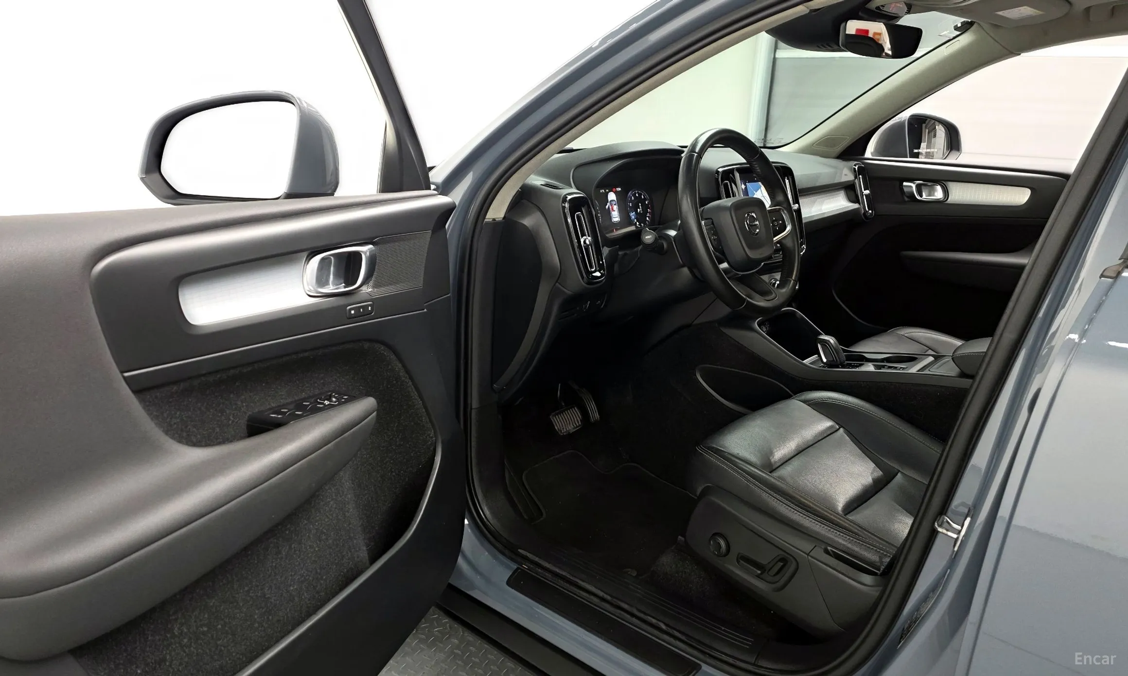 Volvo XC40 превью 10