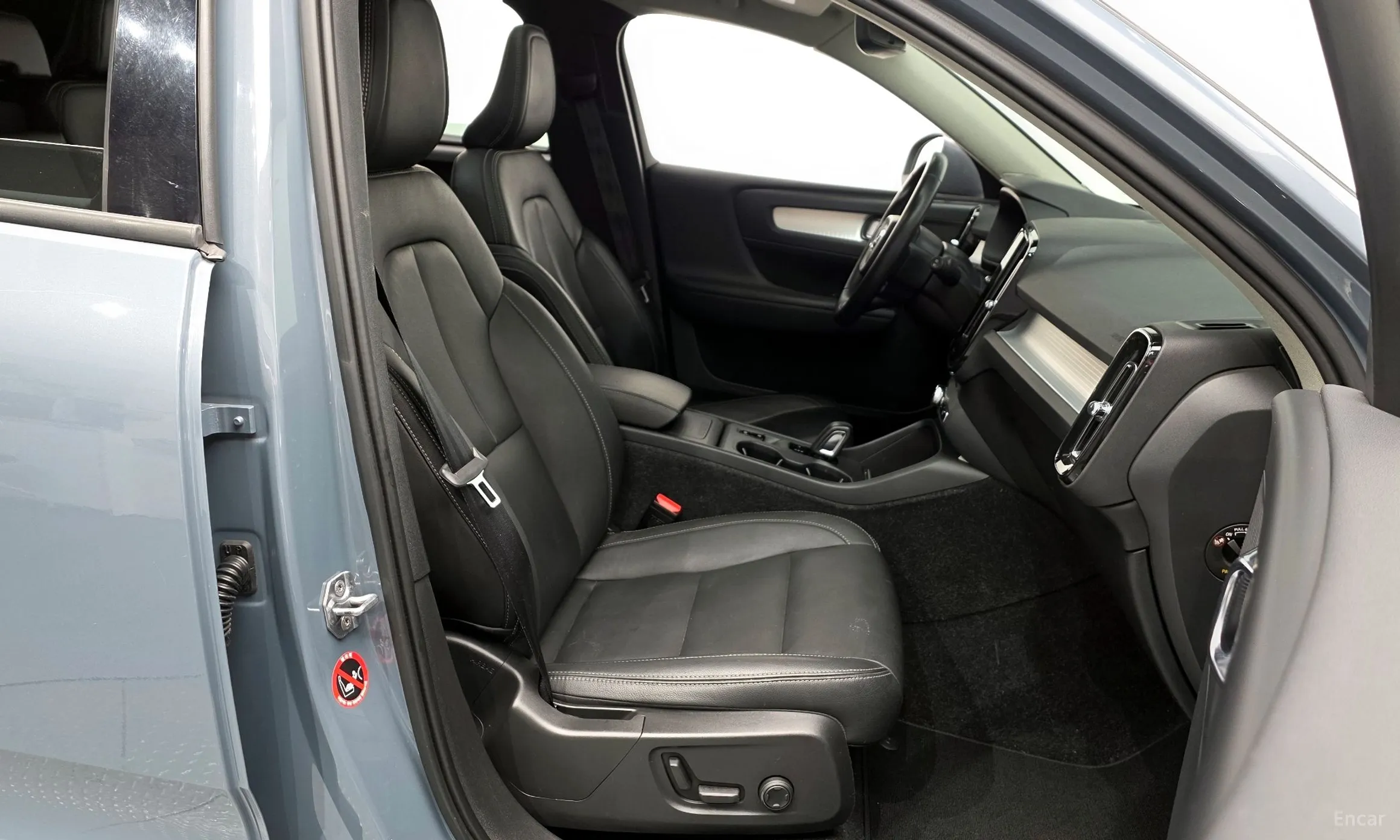 Volvo XC40 превью 11