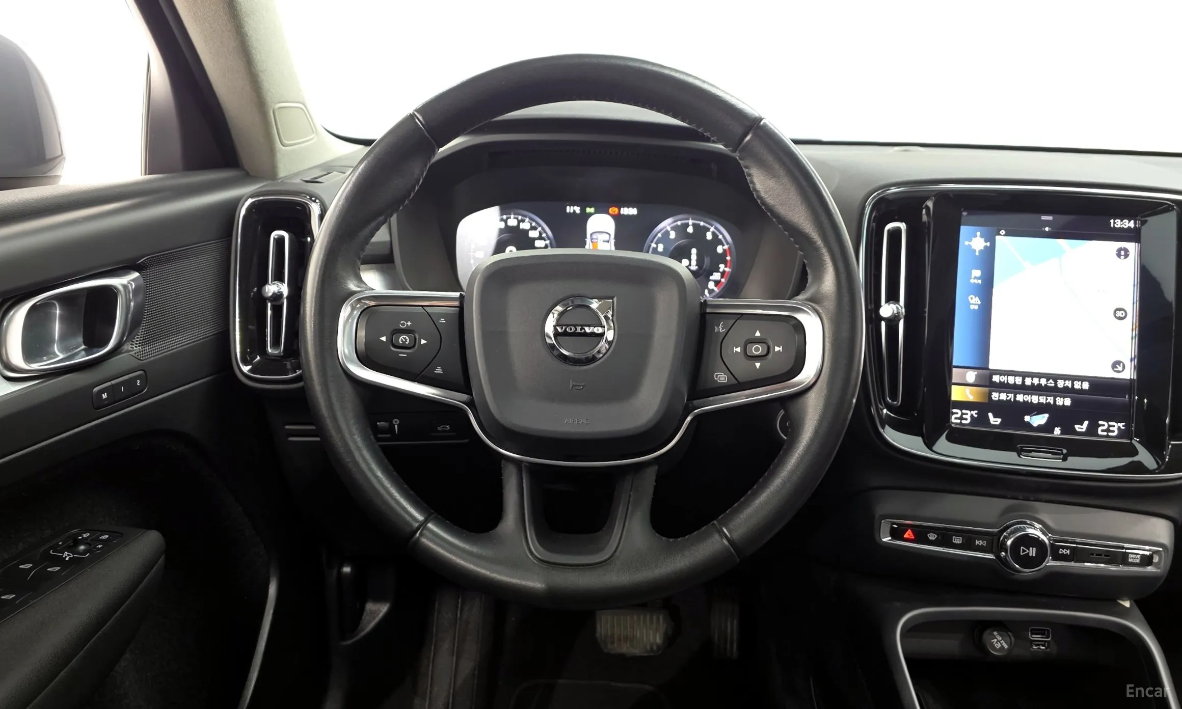 Volvo XC40 превью 13