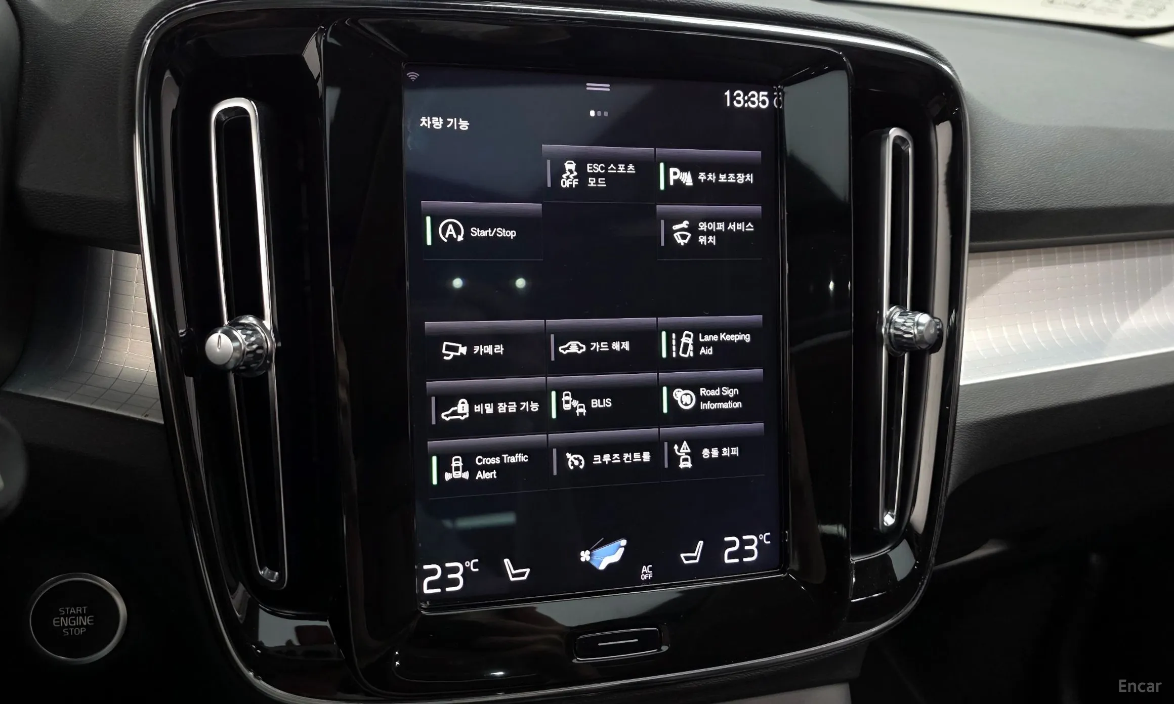Volvo XC40 превью 16