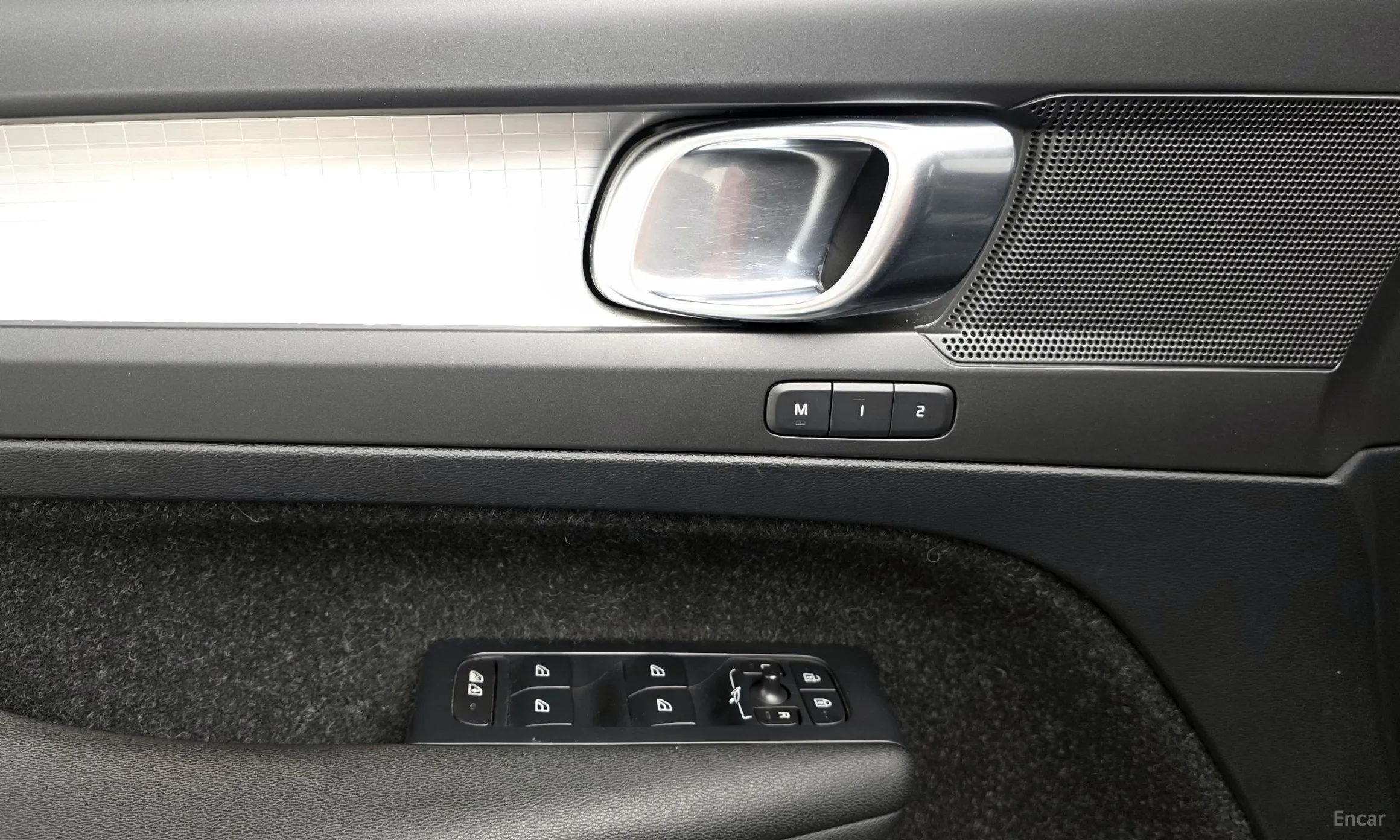 Volvo XC40 превью 19