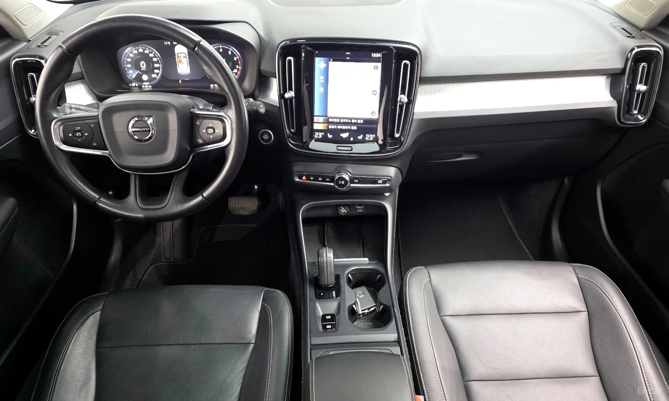 Volvo XC40 превью 7