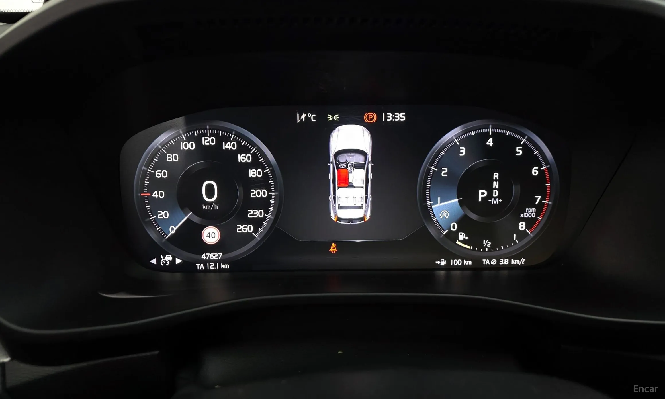 Volvo XC40 превью 8