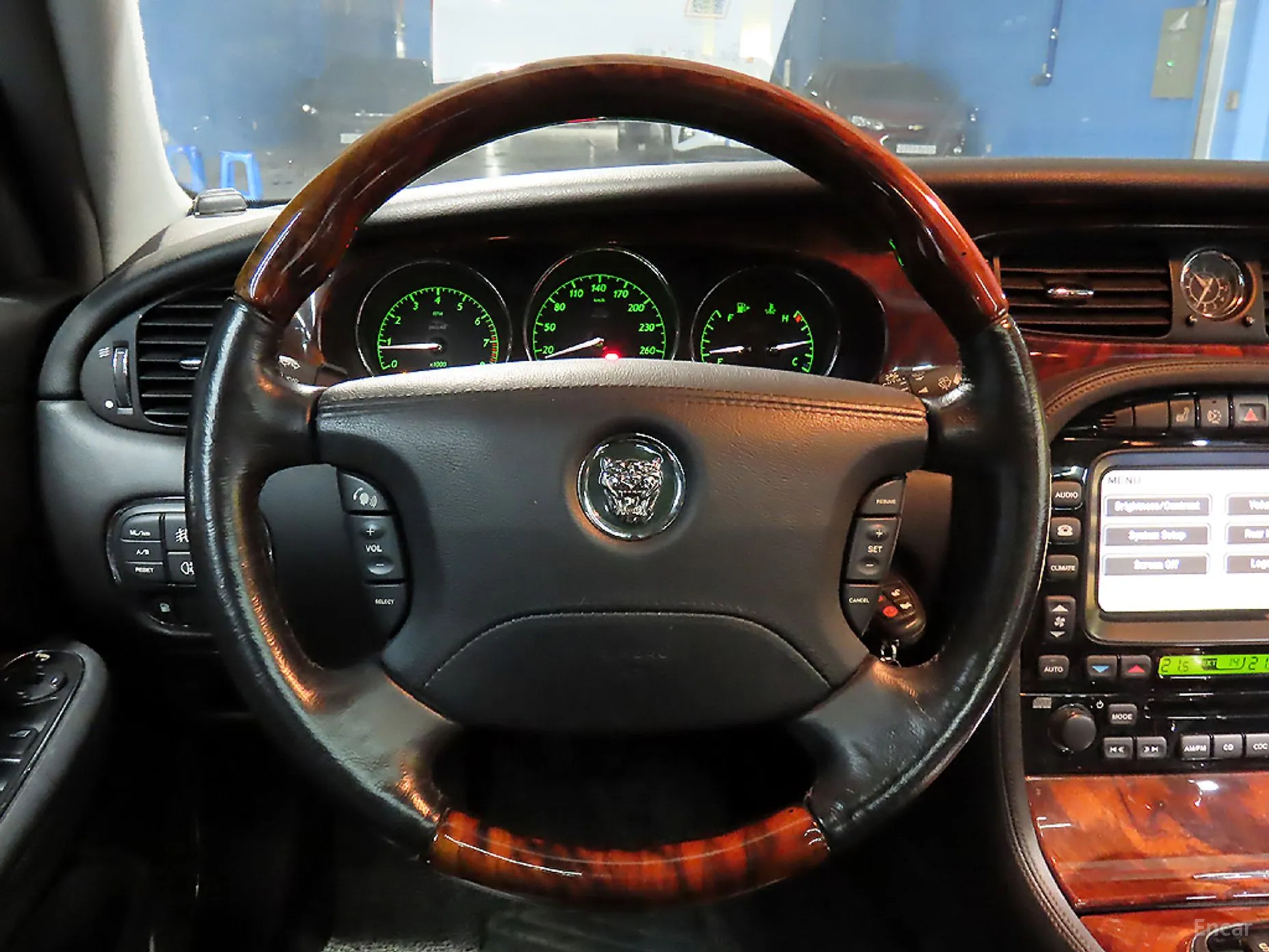 Jaguar New XJ превью 11