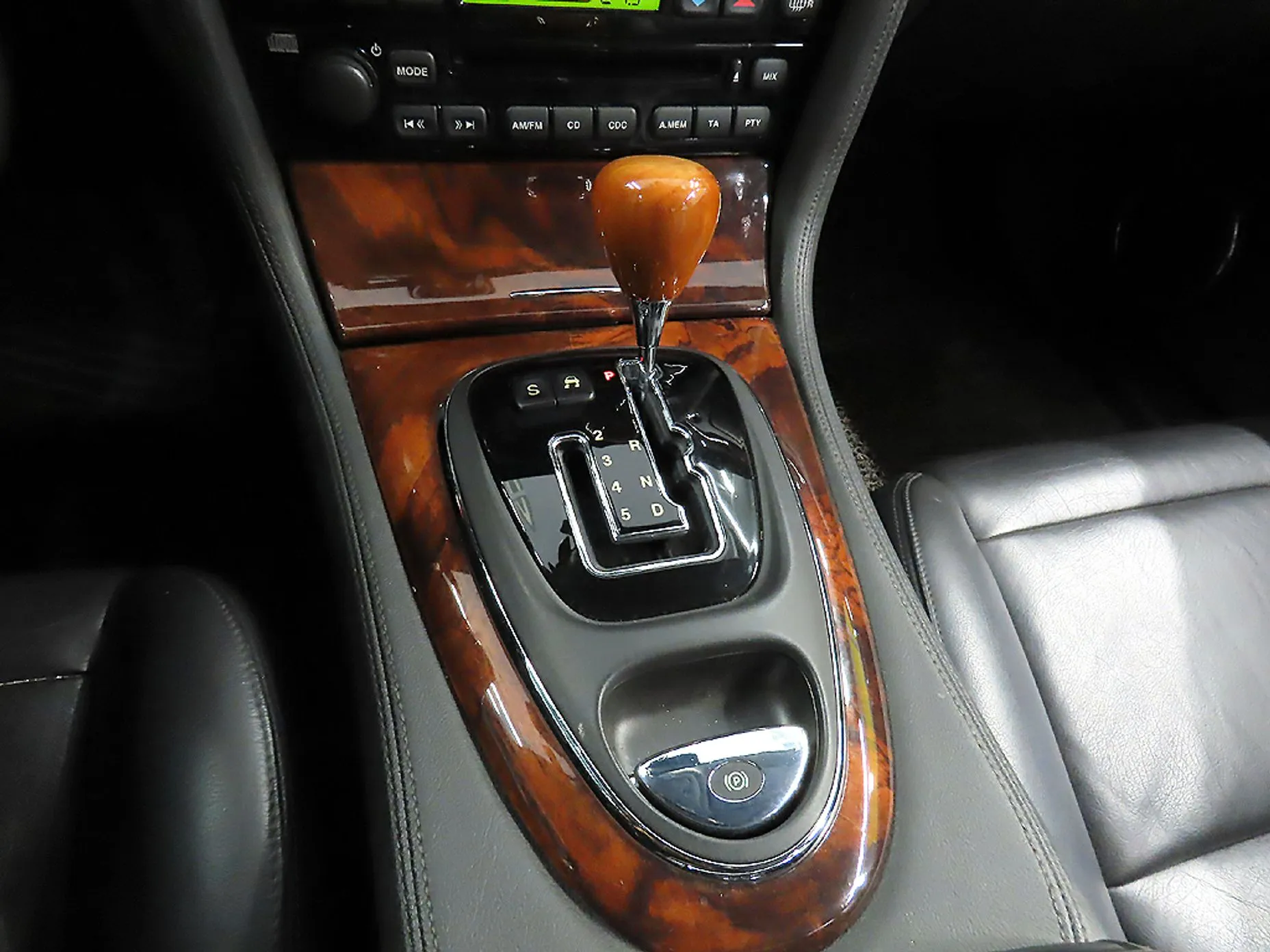 Jaguar New XJ превью 14