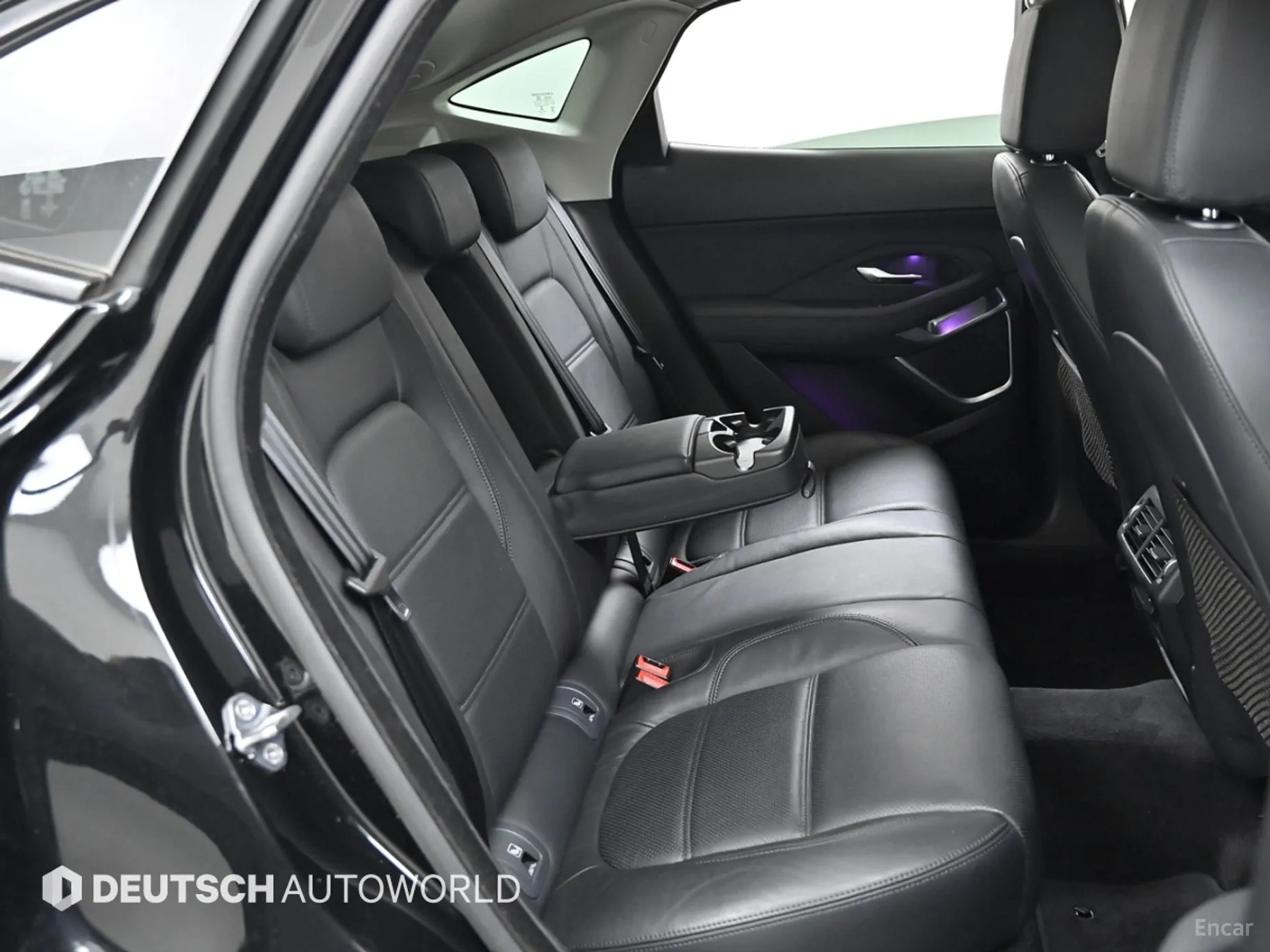Jaguar E-PACE превью 12