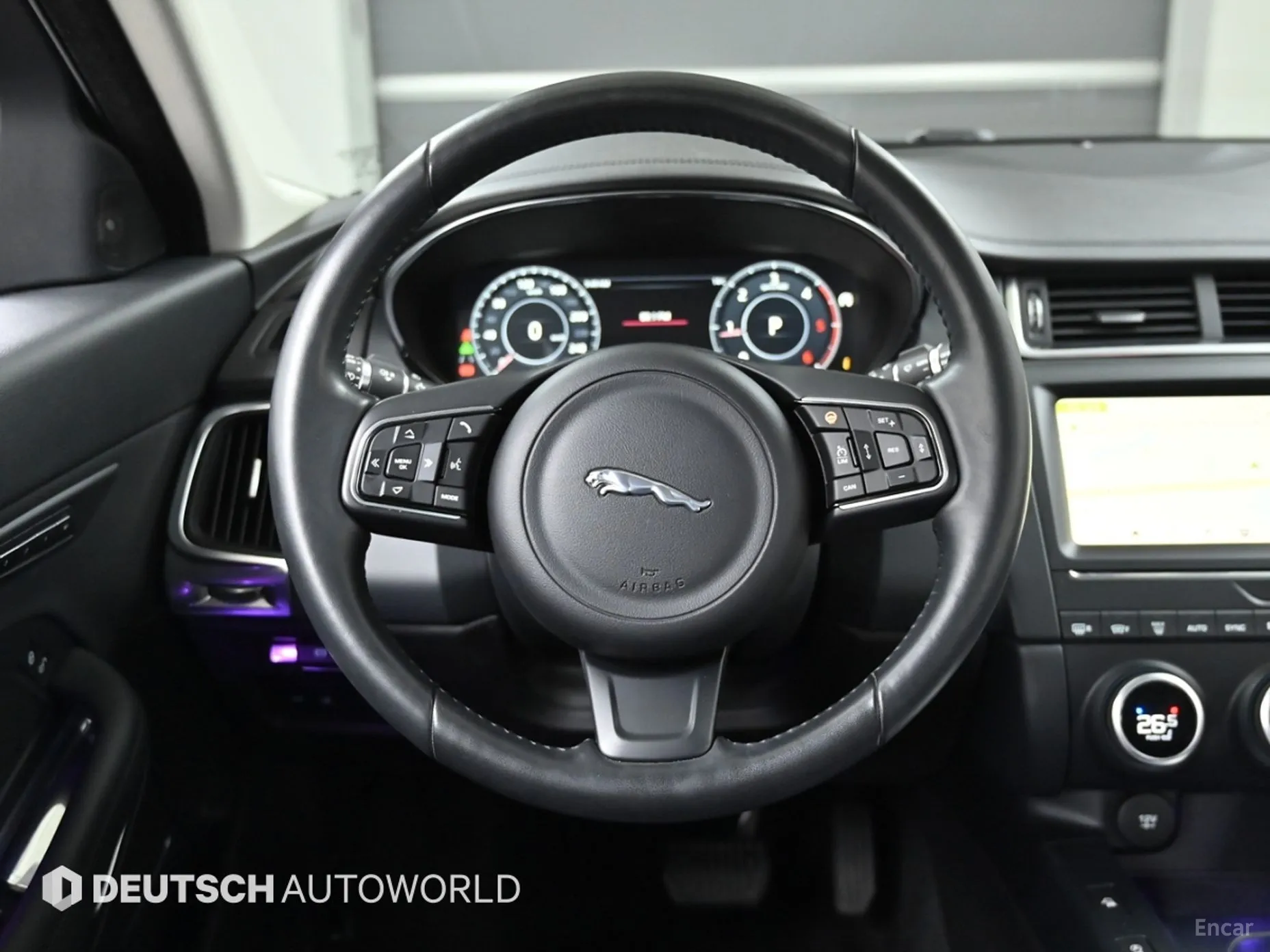 Jaguar E-PACE превью 13