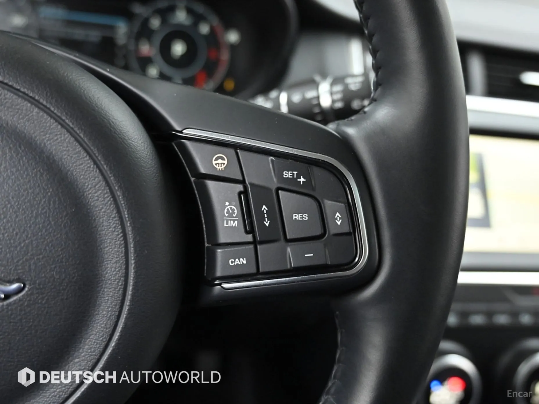 Jaguar E-PACE превью 17