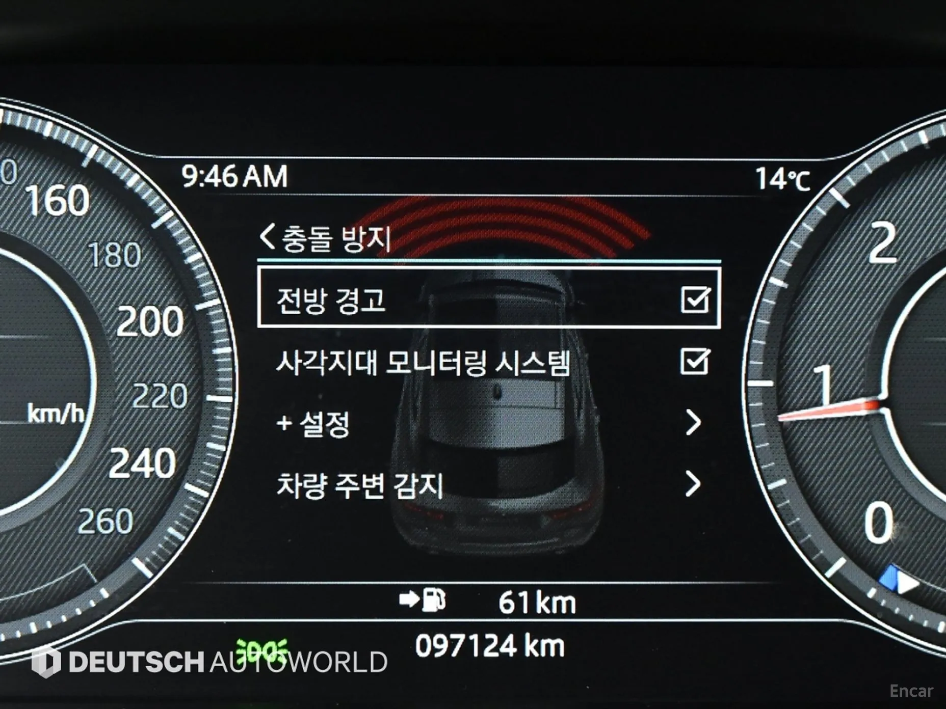 Jaguar E-PACE превью 8