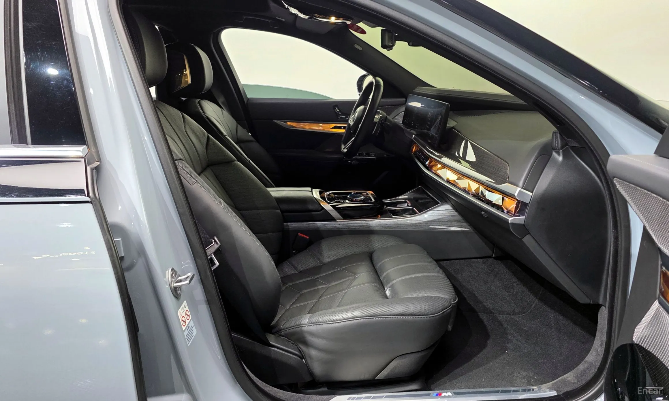 BMW 7 Series (G70) превью 11