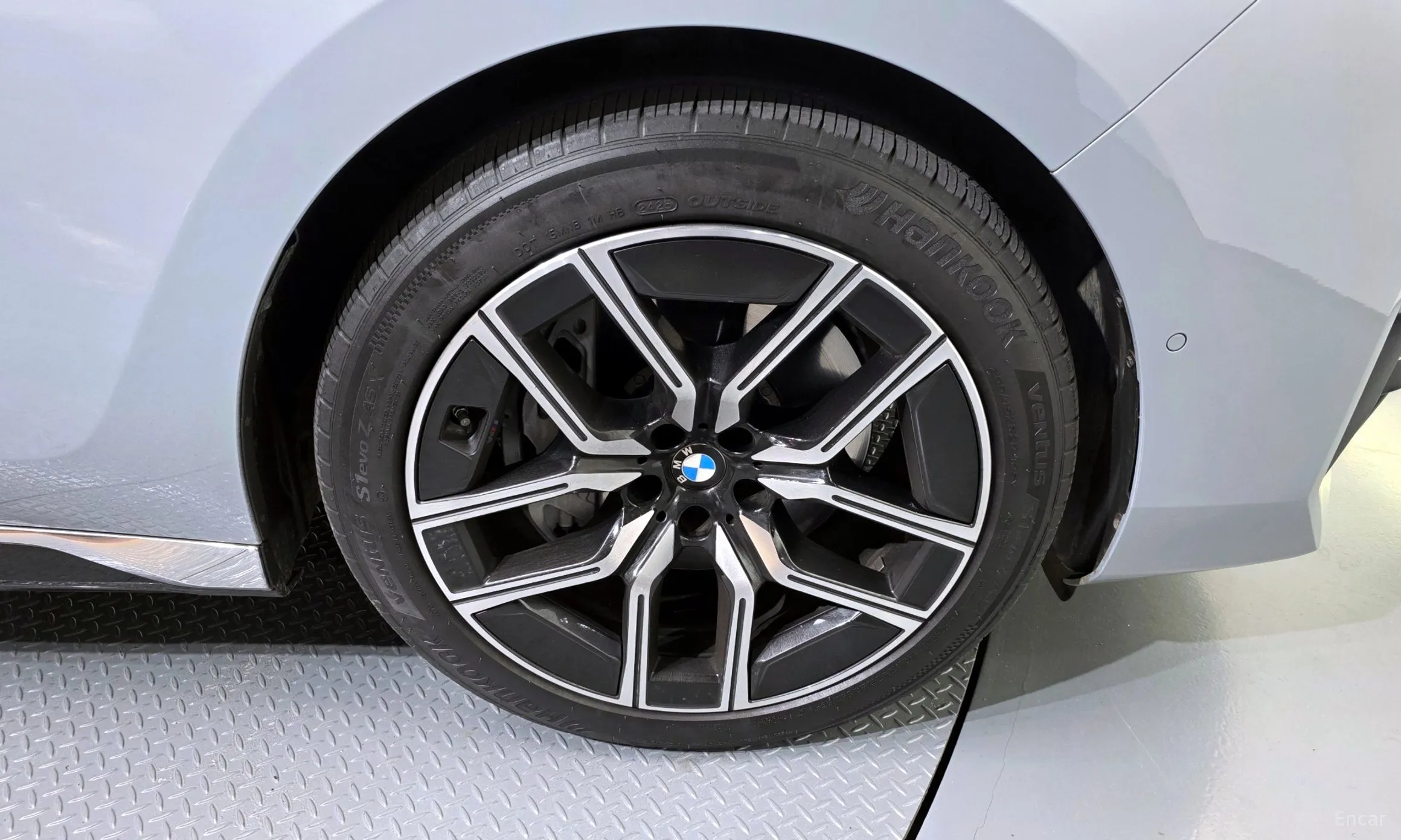 BMW 7 Series (G70) превью 5