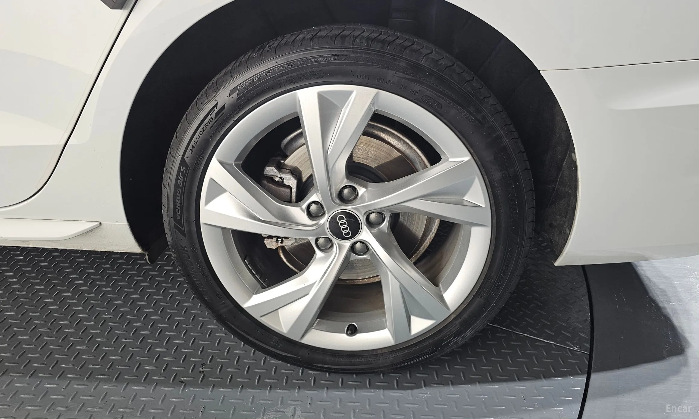 Audi A4 (B9) превью 5