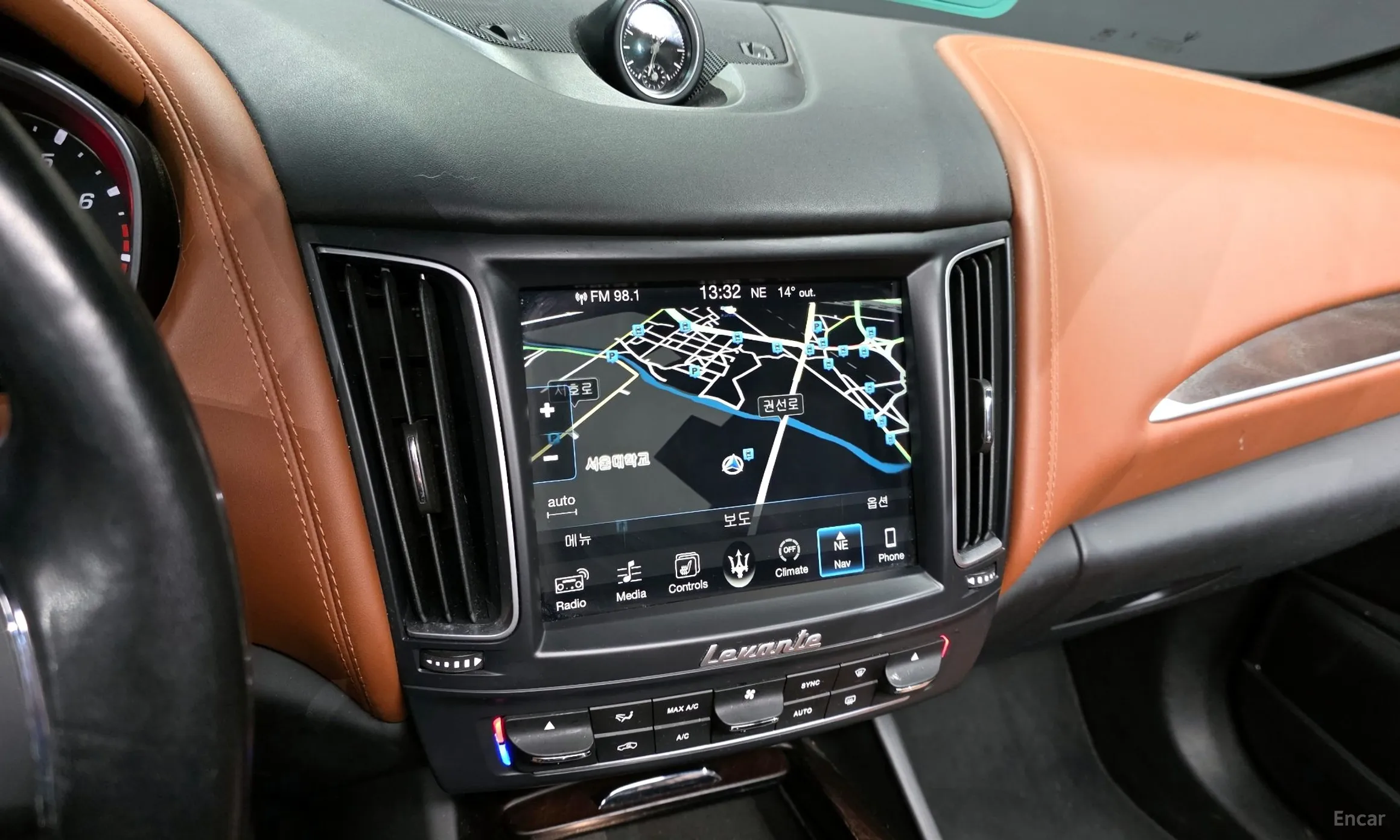 Maserati Levante превью 14