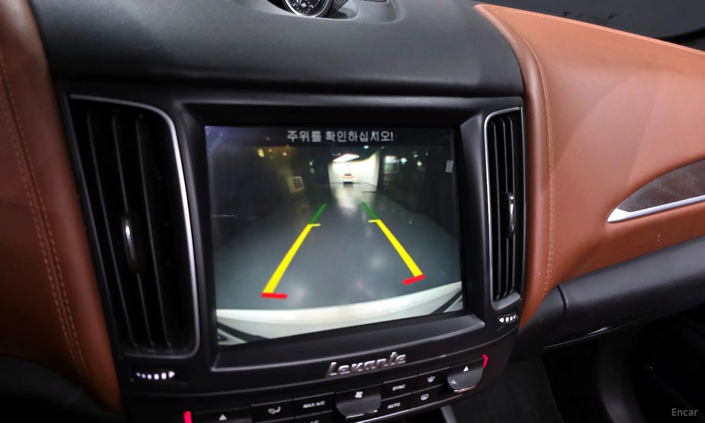 Maserati Levante превью 15