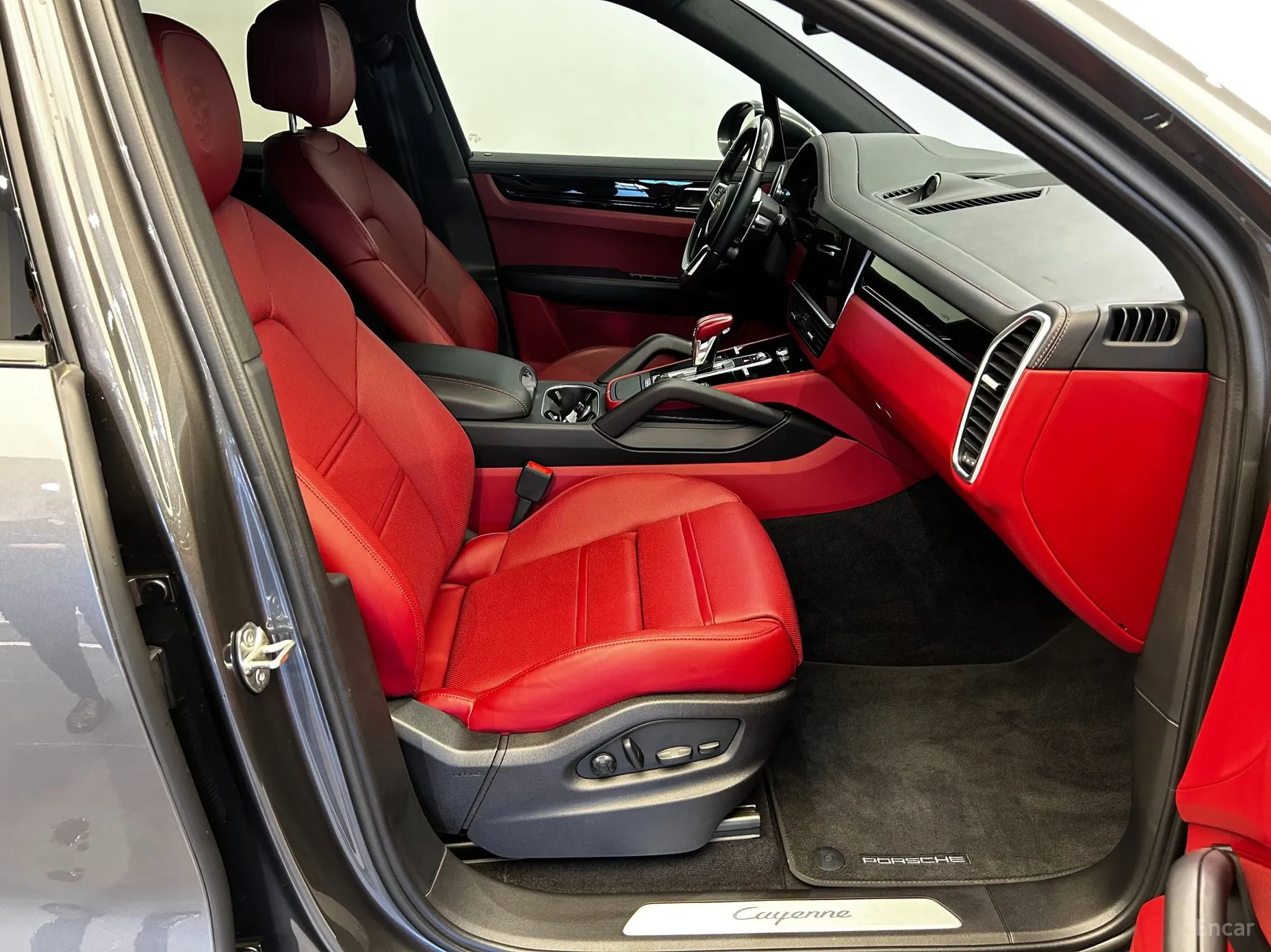 Porsche Cayenne (PO536) превью 10