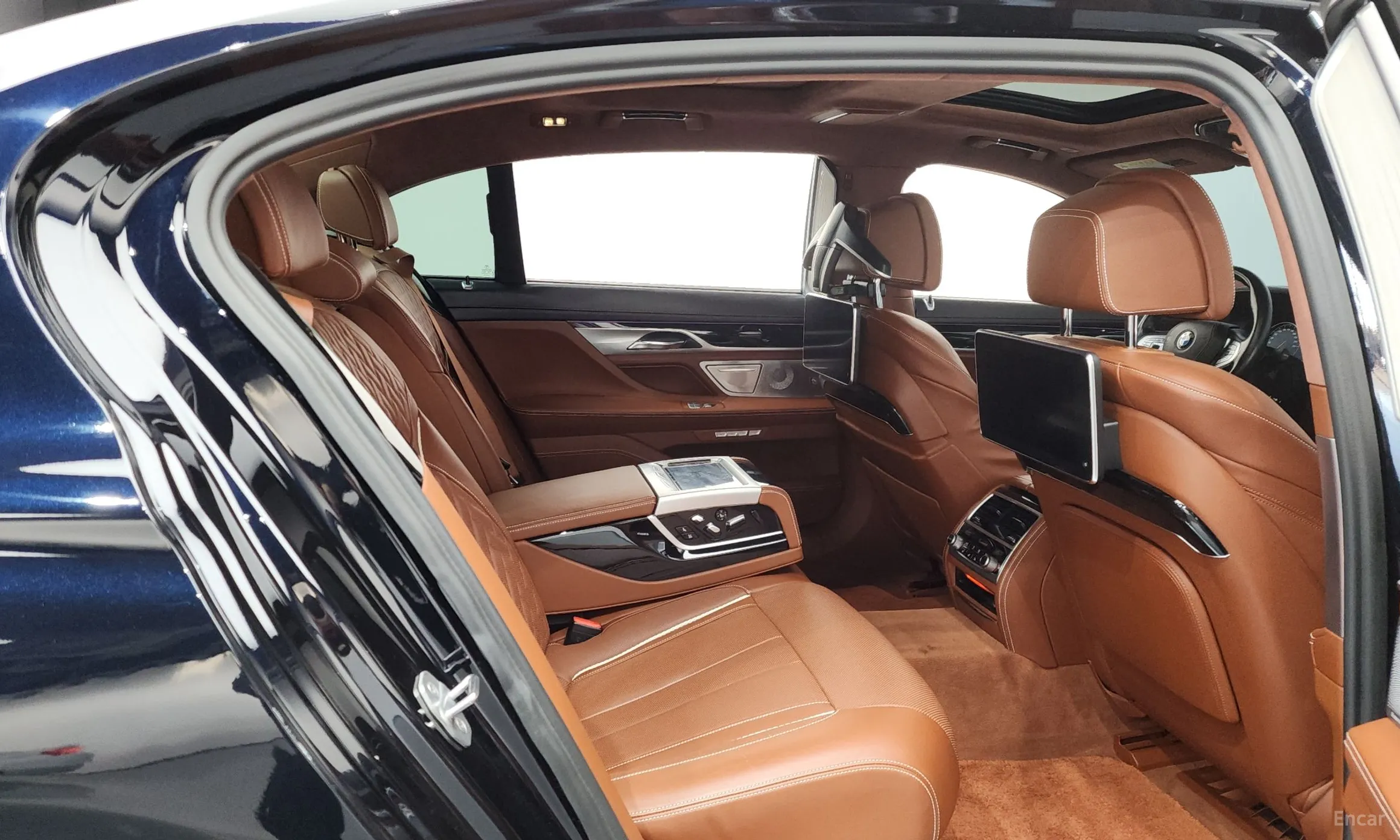 BMW 7 Series (G11) превью 12