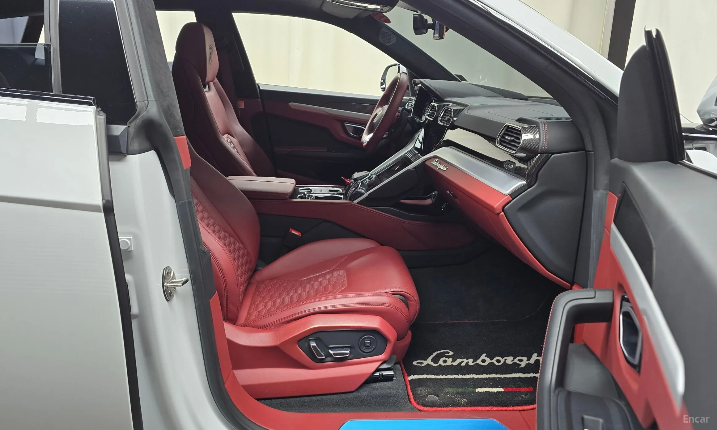 Lamborghini Urus превью 10