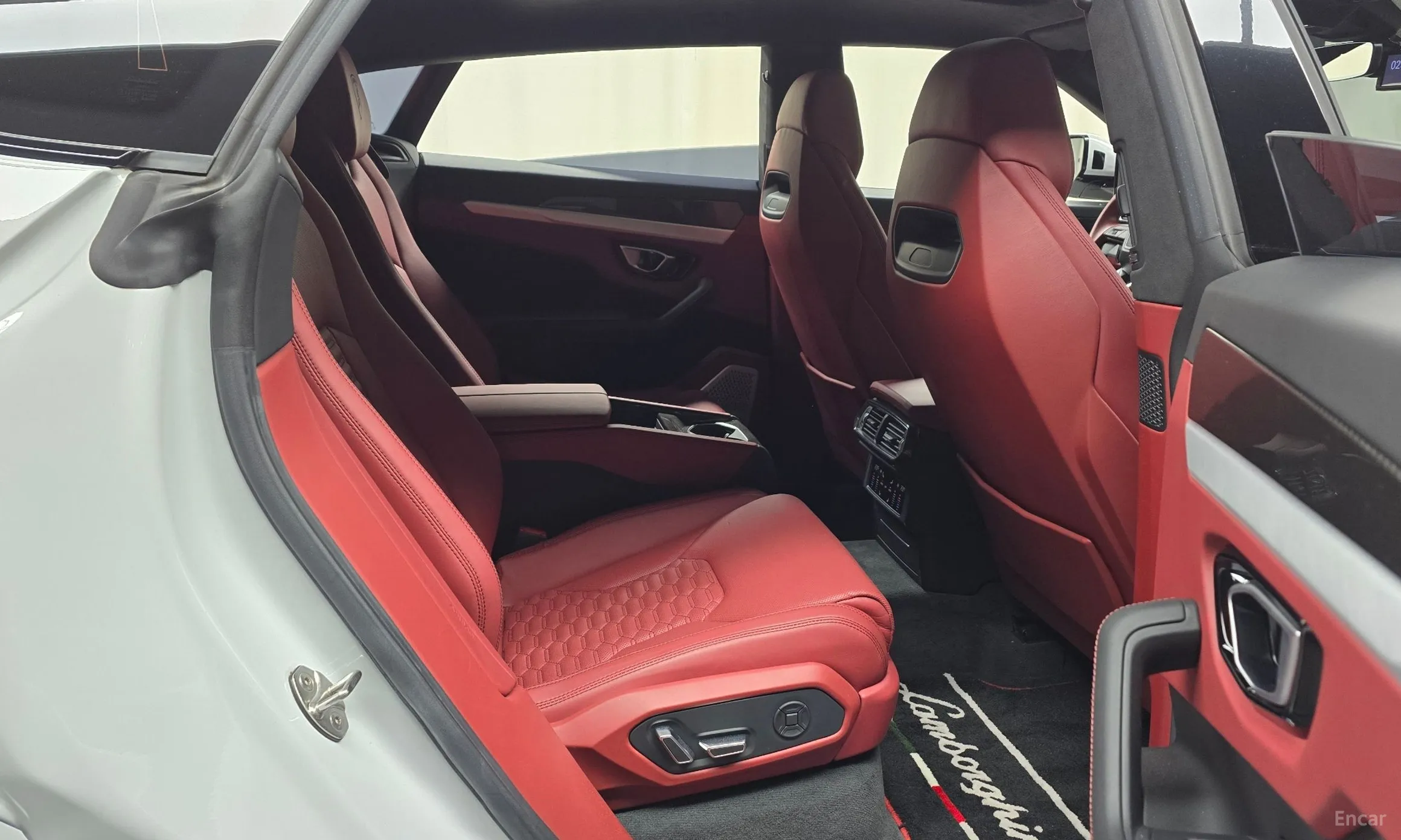 Lamborghini Urus превью 12