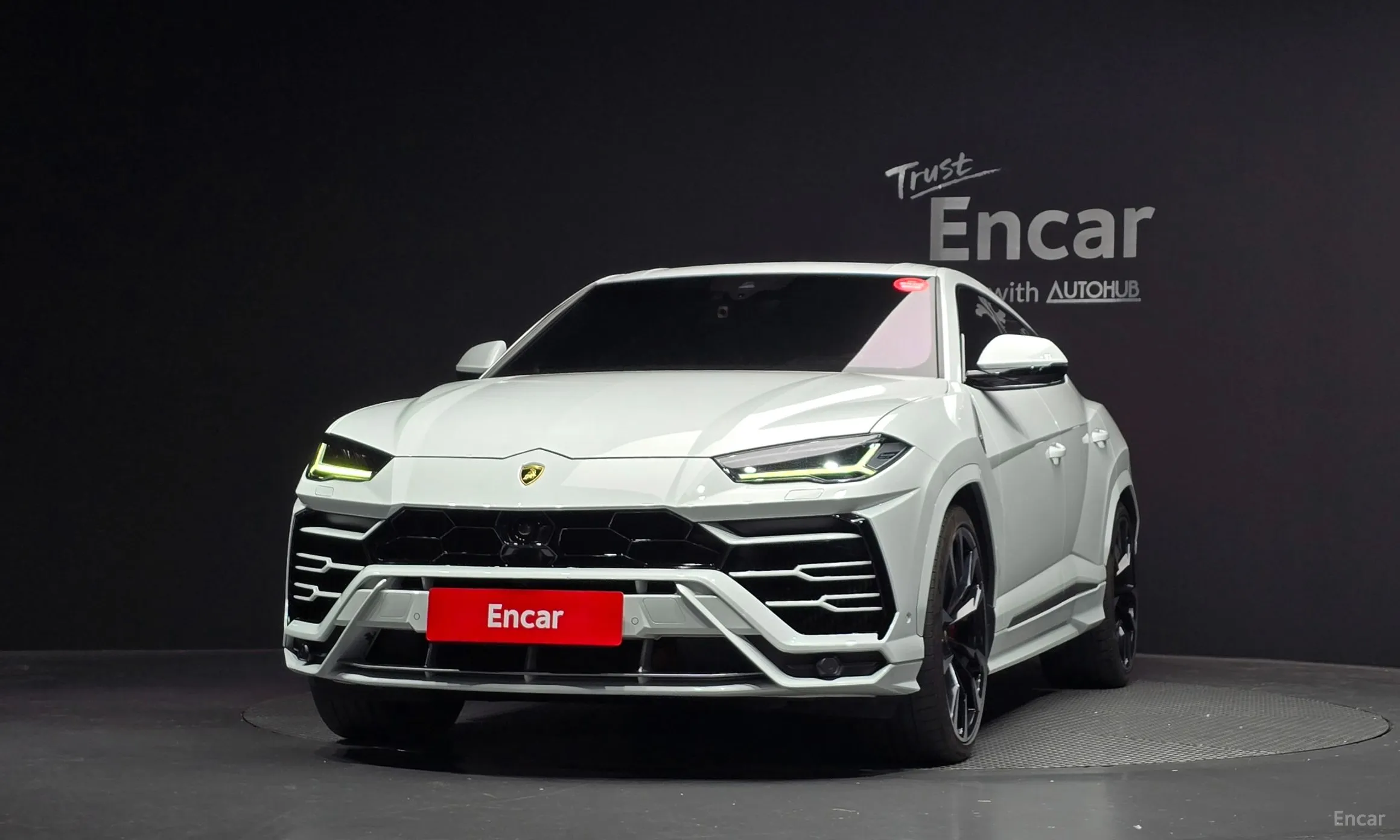 Lamborghini Urus превью 3