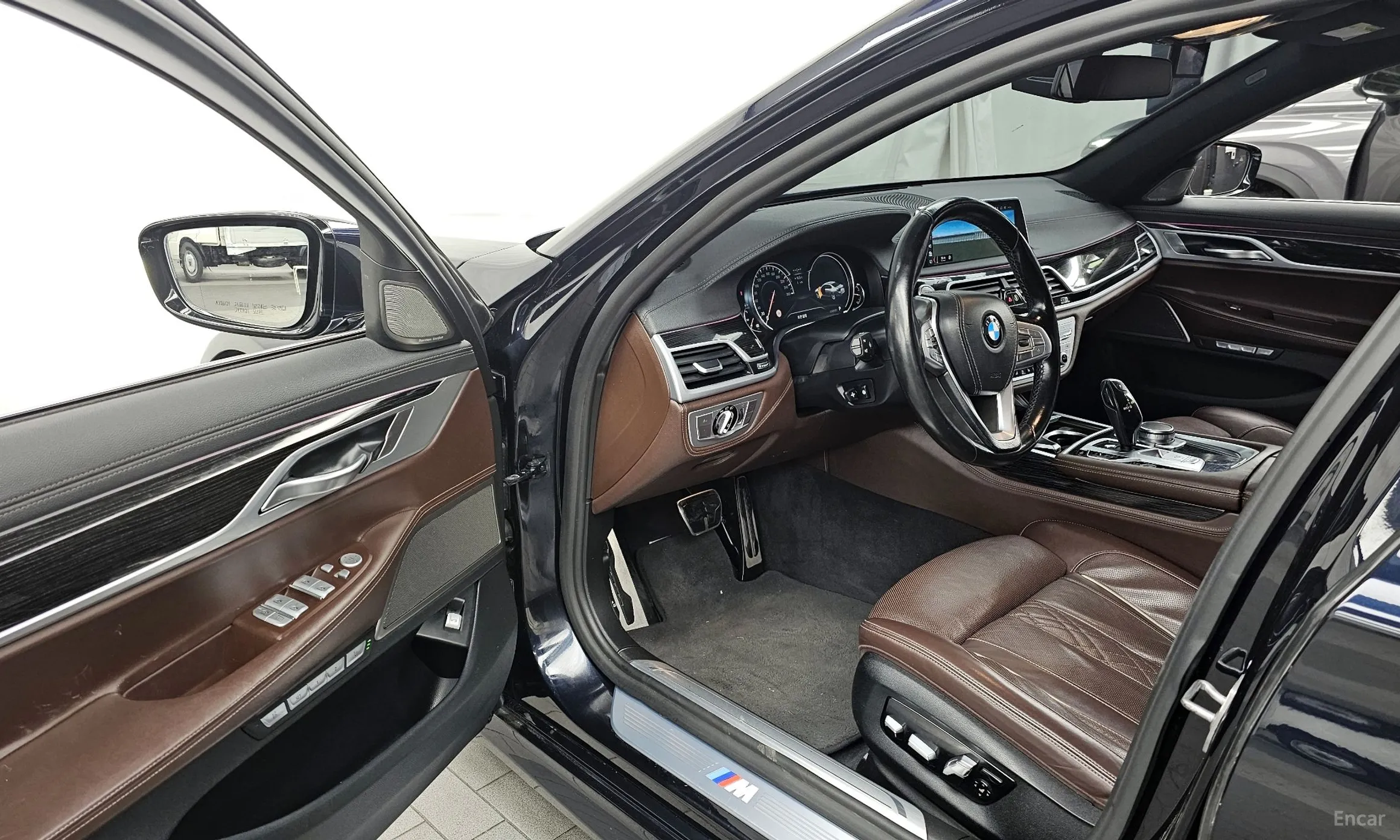 BMW 7 Series (G11) превью 10
