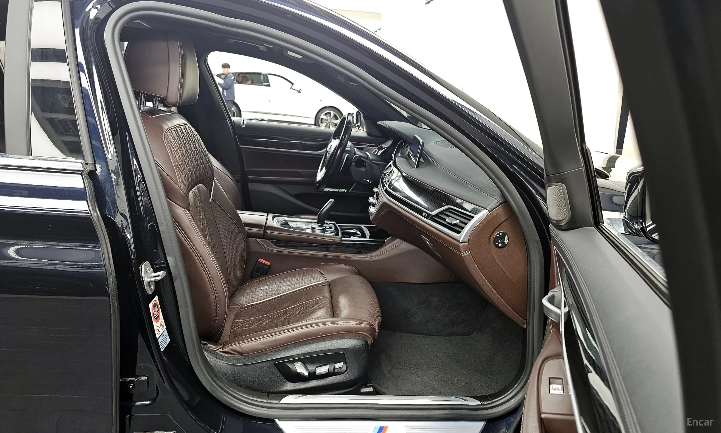 BMW 7 Series (G11) превью 11