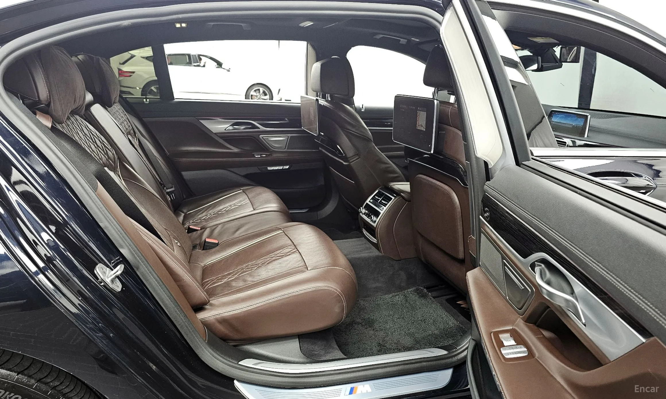 BMW 7 Series (G11) превью 12