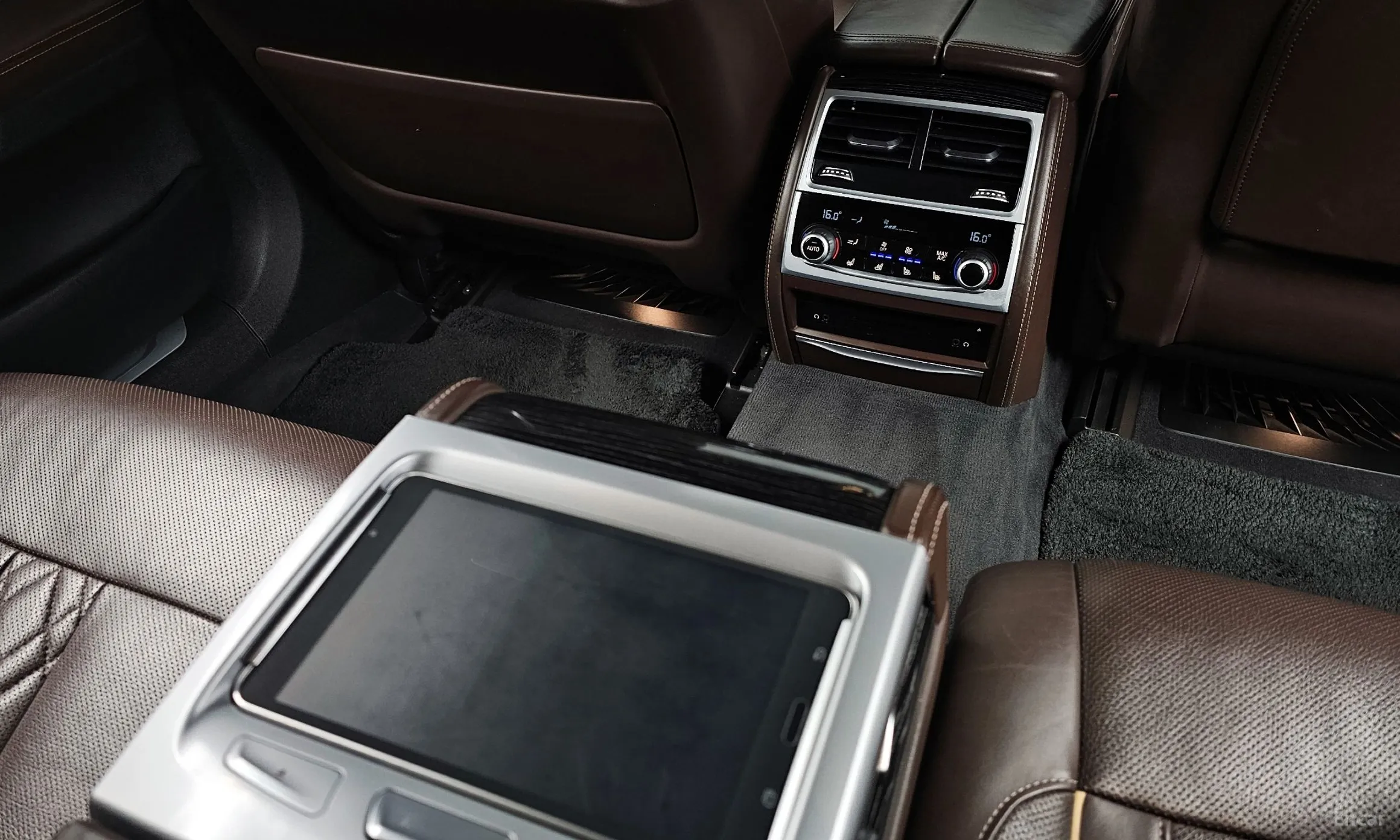 BMW 7 Series (G11) превью 19