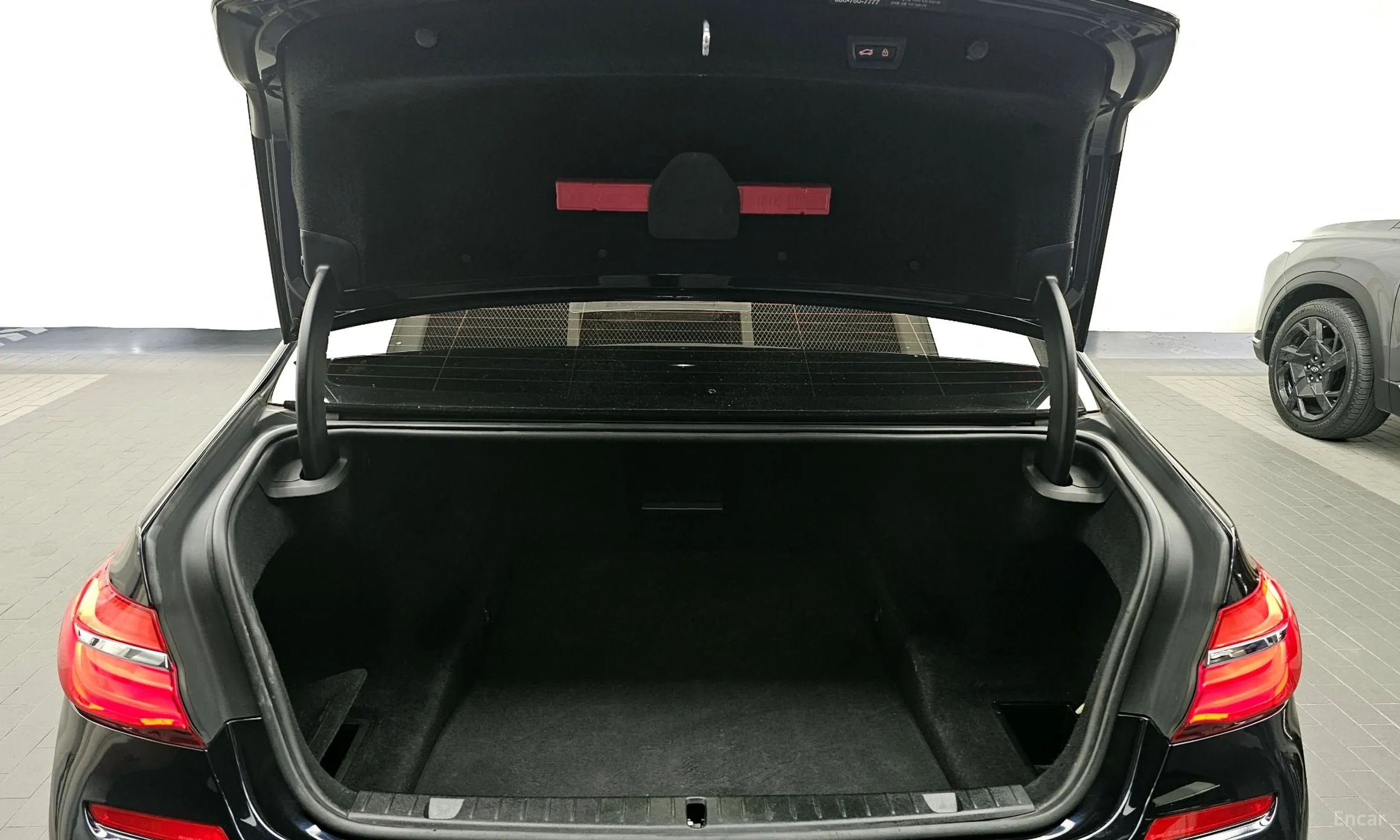 BMW 7 Series (G11) превью 20
