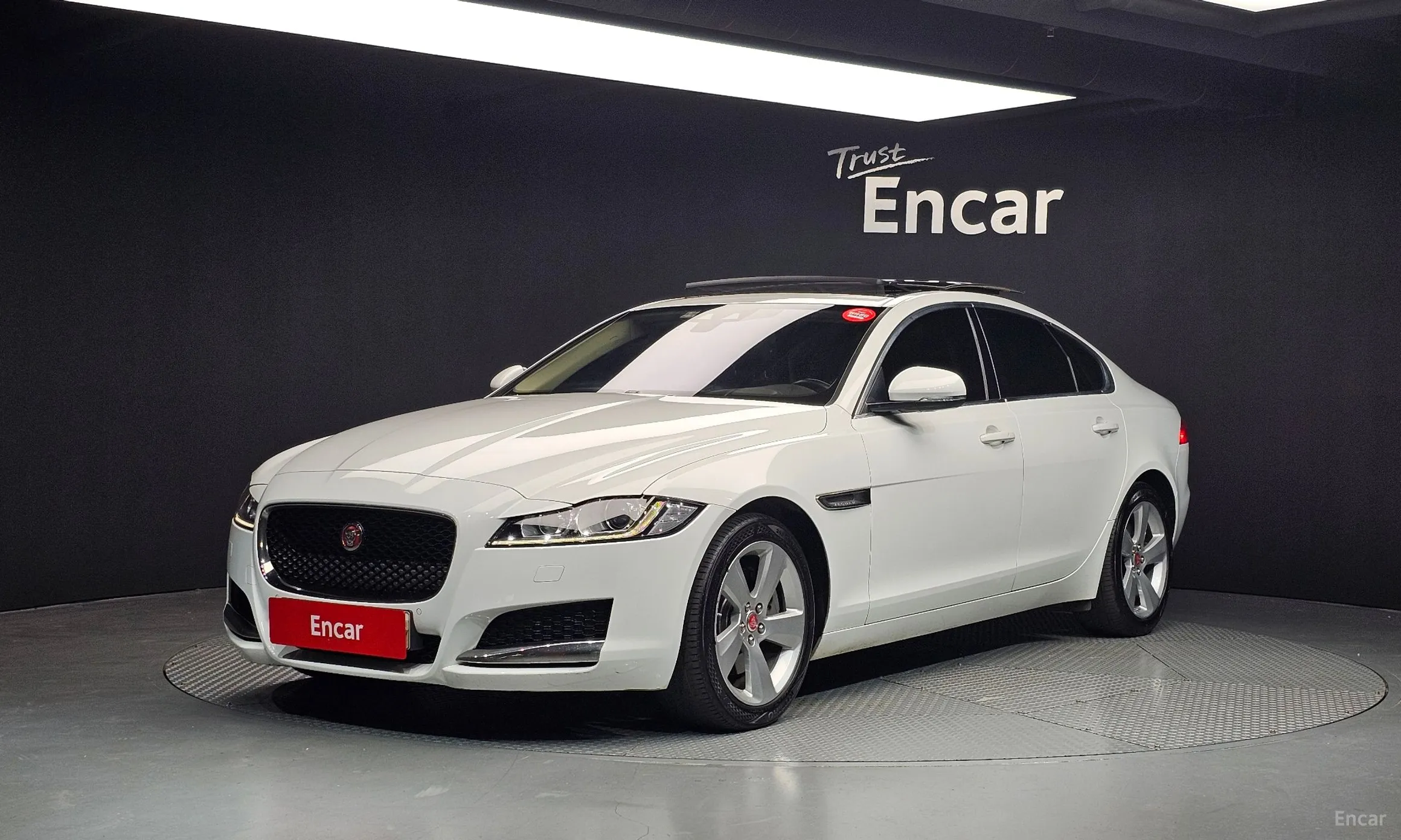 Jaguar XF (x260)