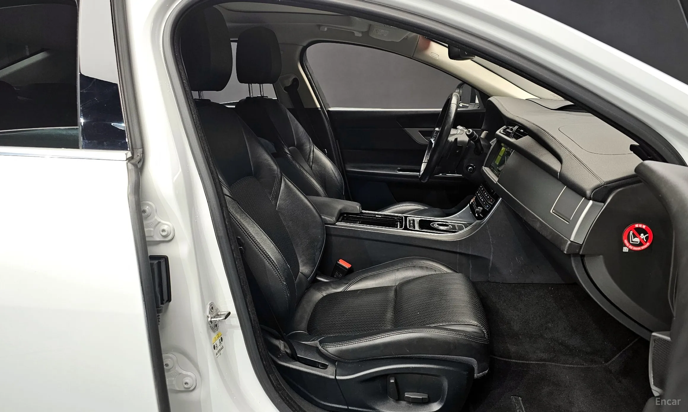 Jaguar XF (x260) превью 10
