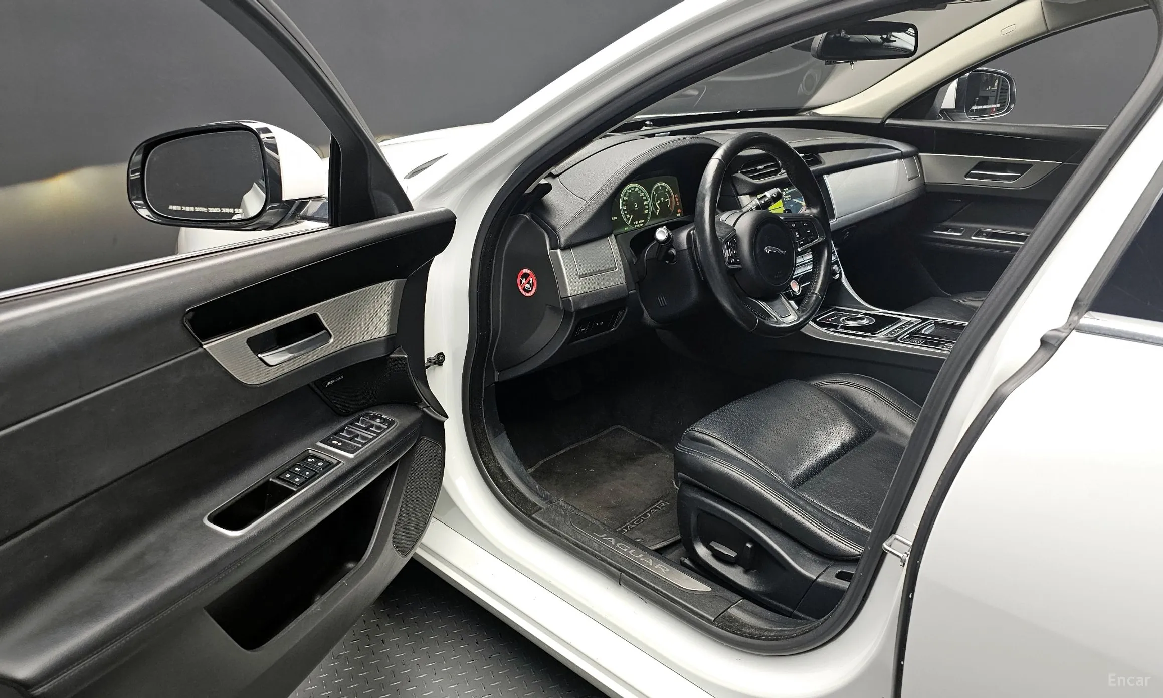 Jaguar XF (x260) превью 11