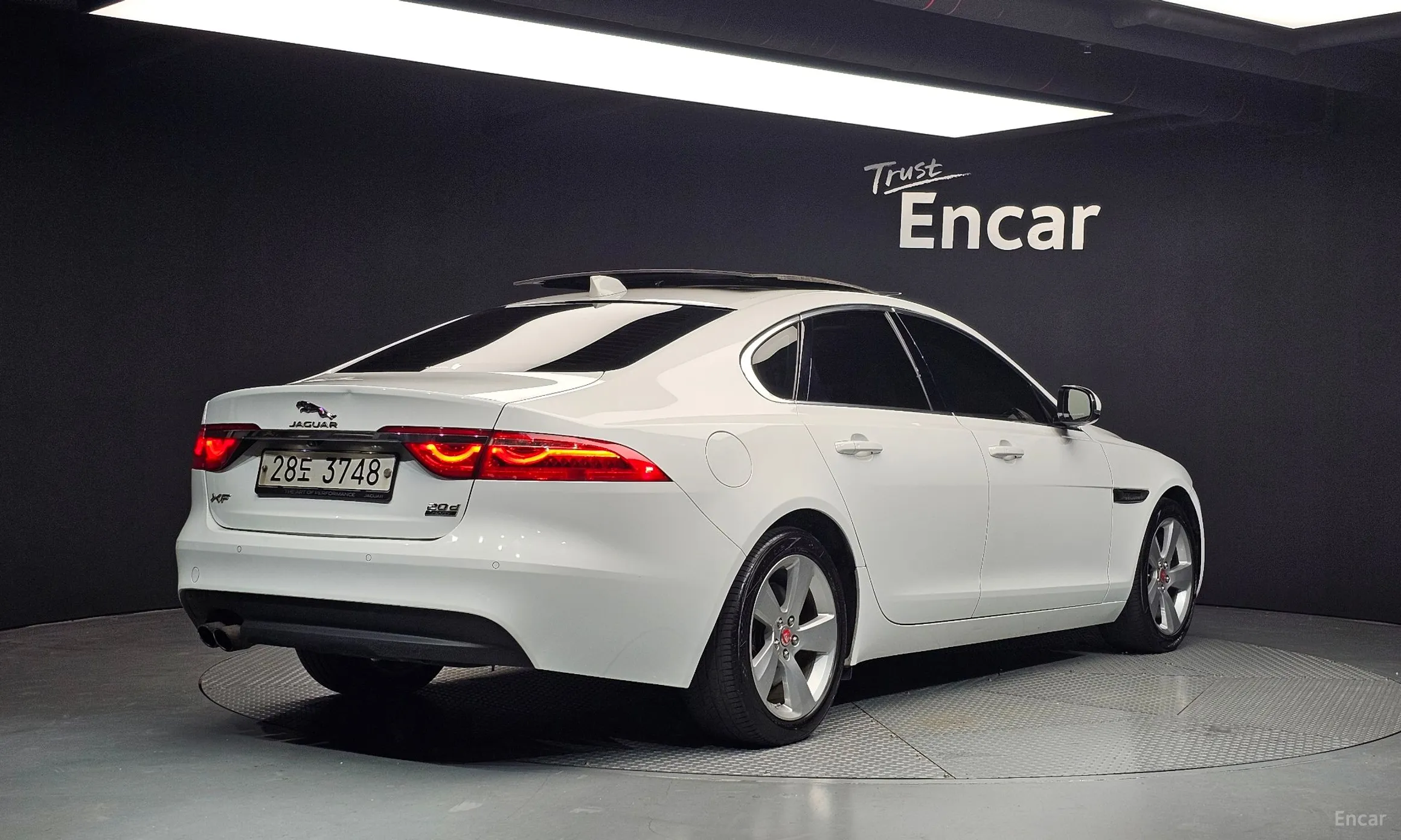 Jaguar XF (x260)