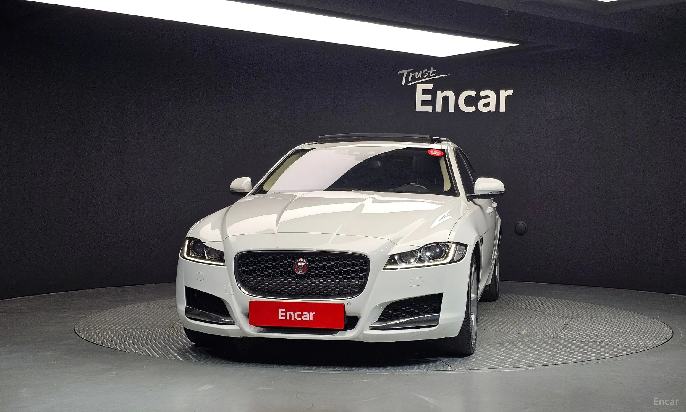 Jaguar XF (x260) превью 3