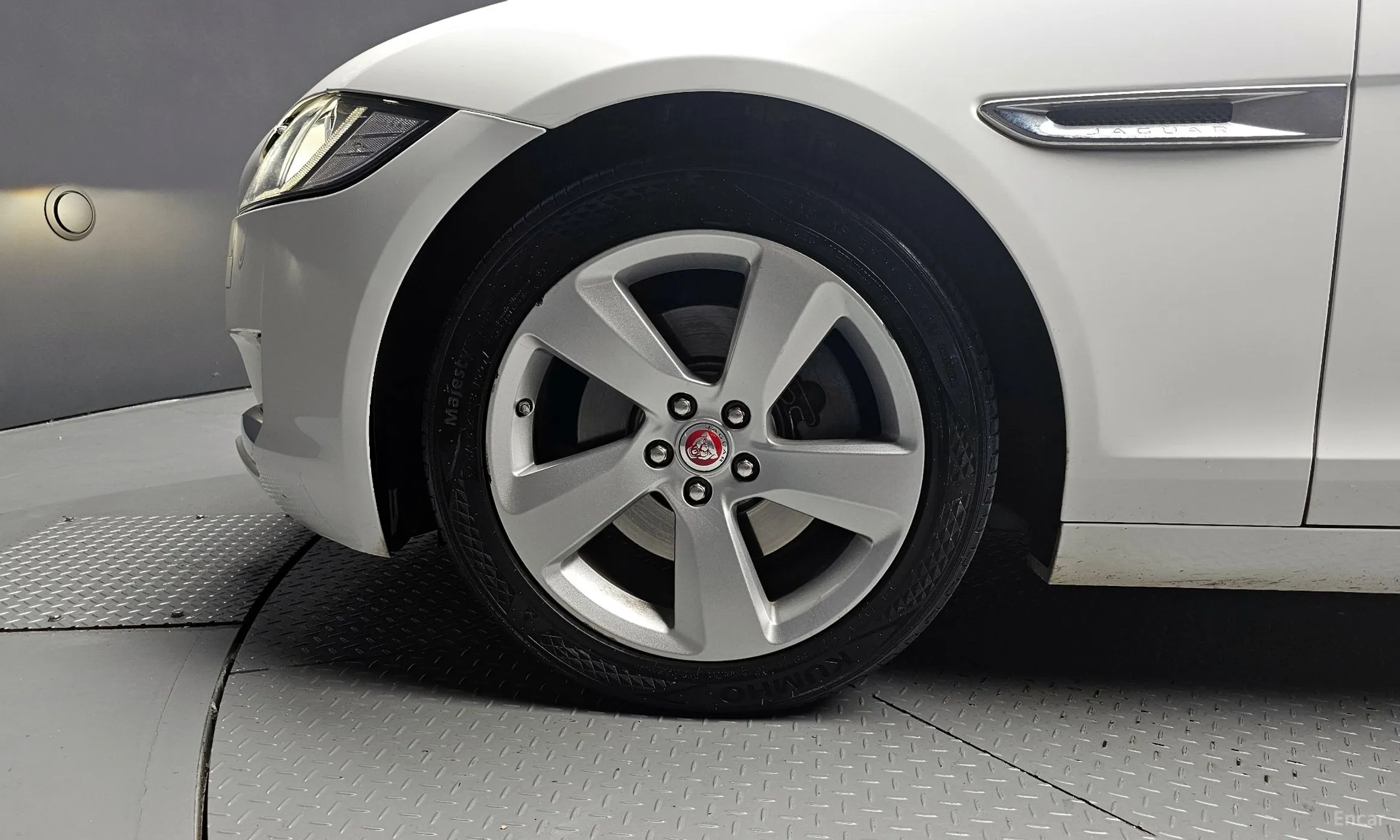 Jaguar XF (x260) превью 5