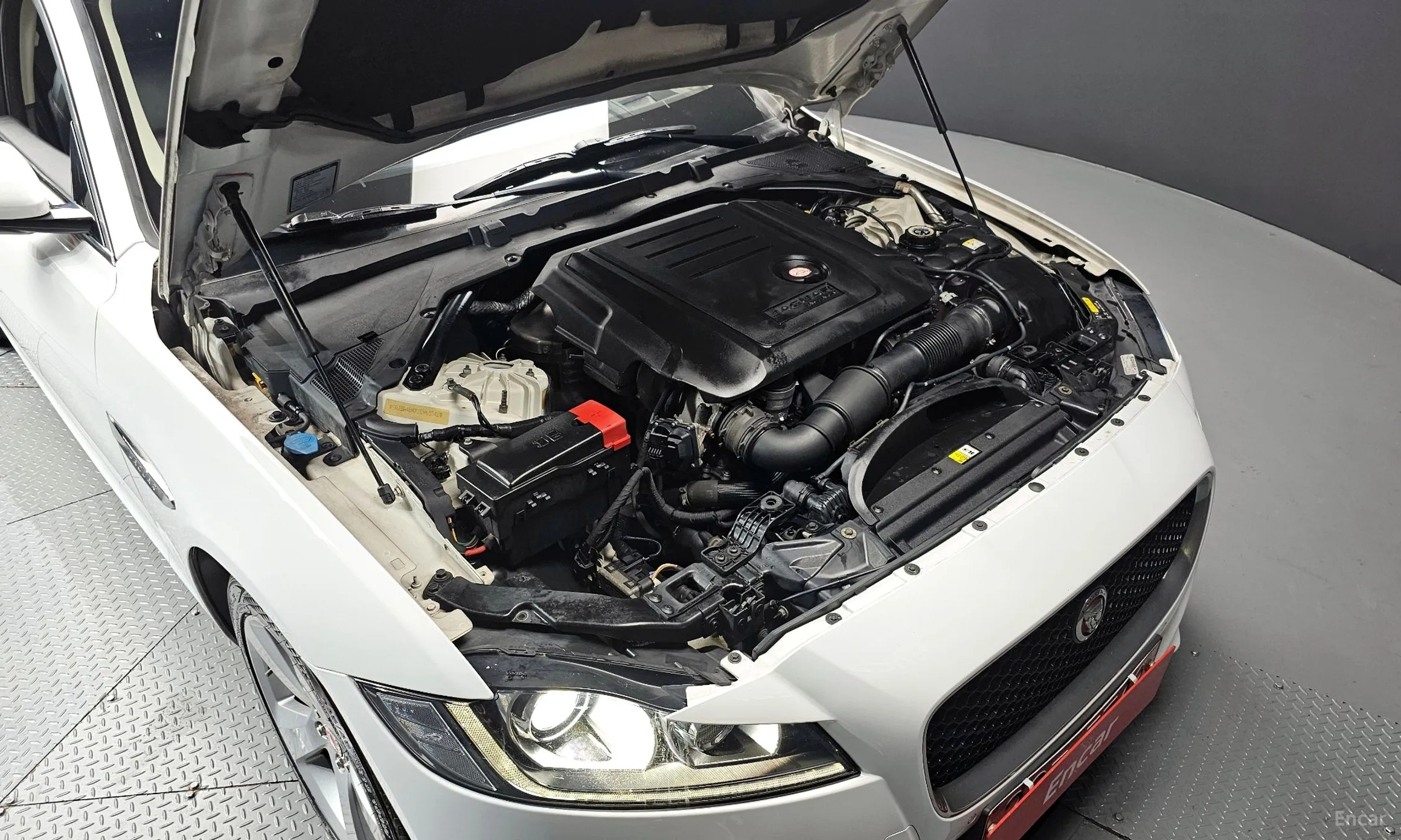 Jaguar XF (x260) превью 6