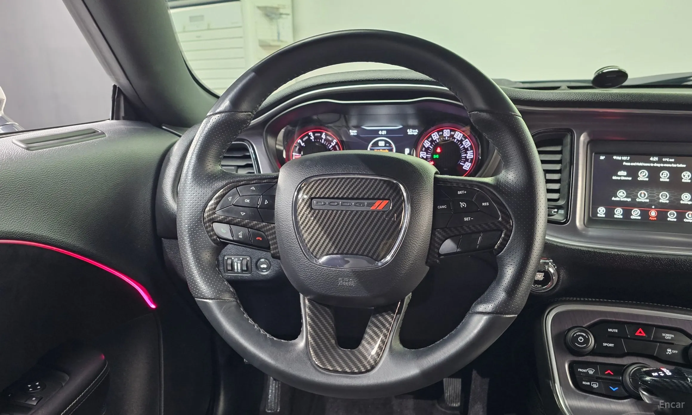Dodge Challenger превью 13