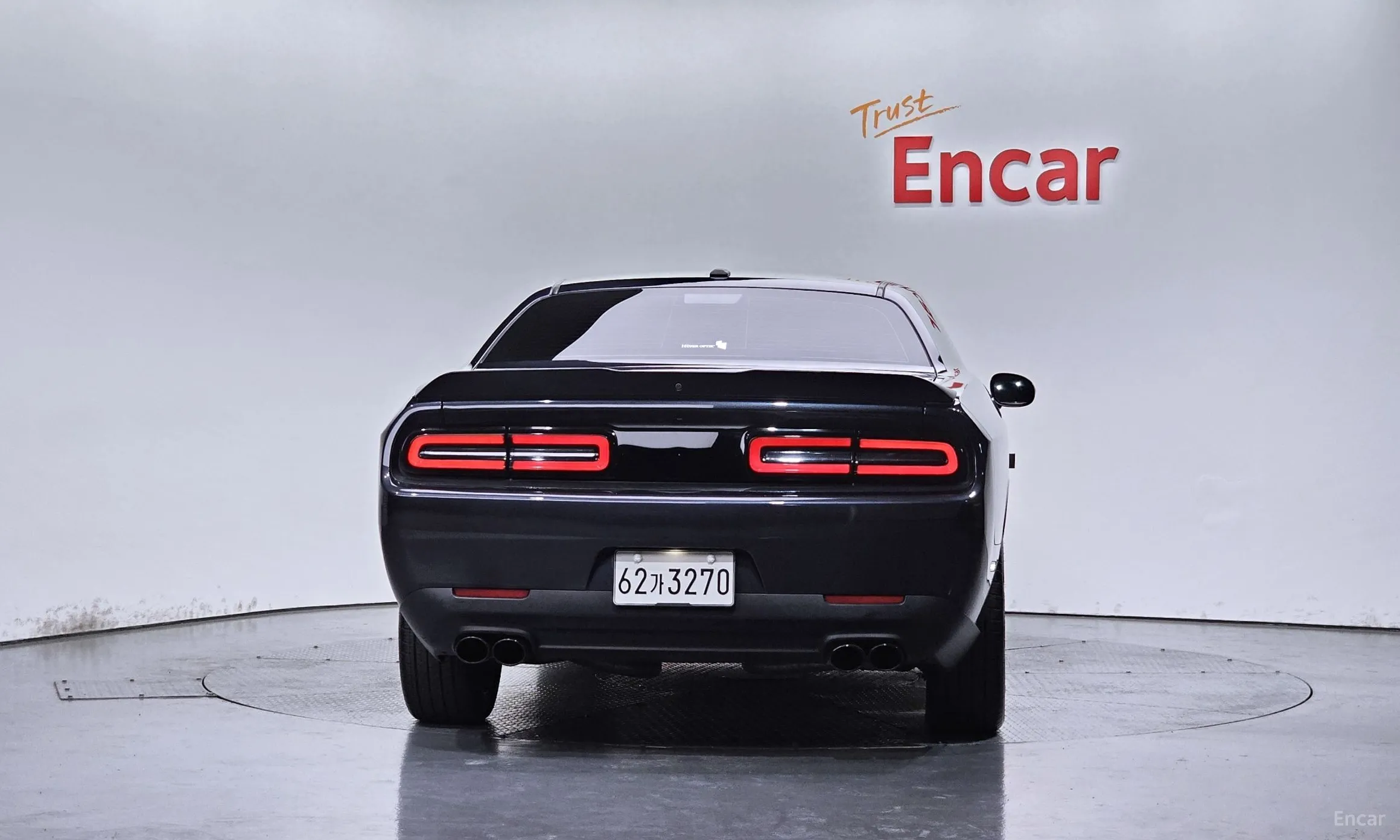 Dodge Challenger превью 4