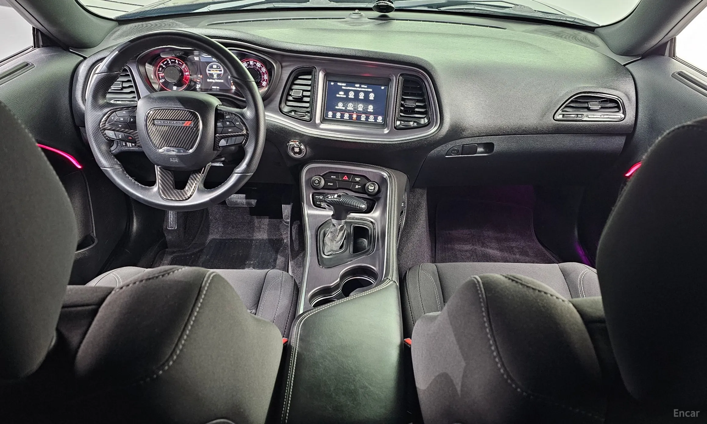 Dodge Challenger превью 7