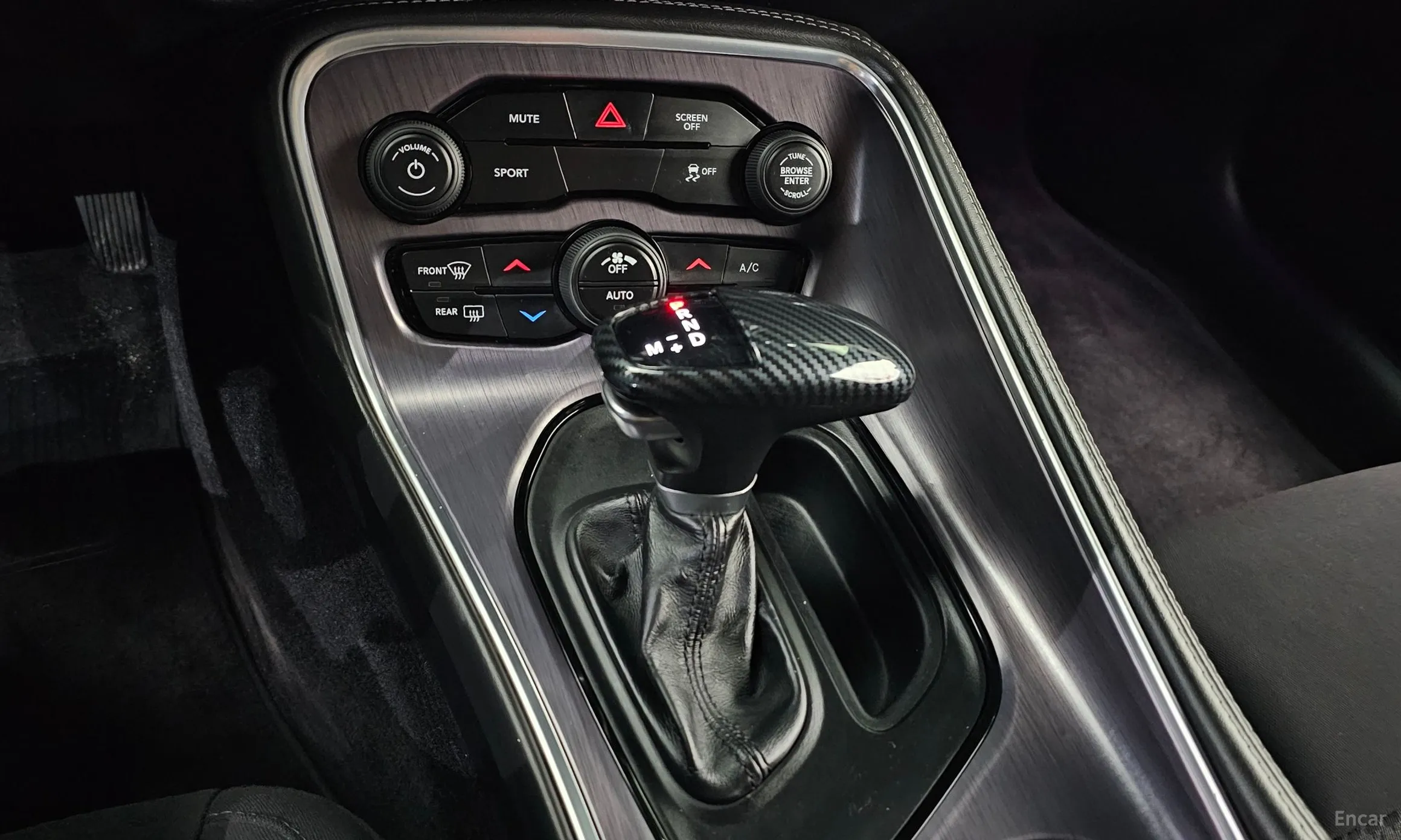 Dodge Challenger превью 9